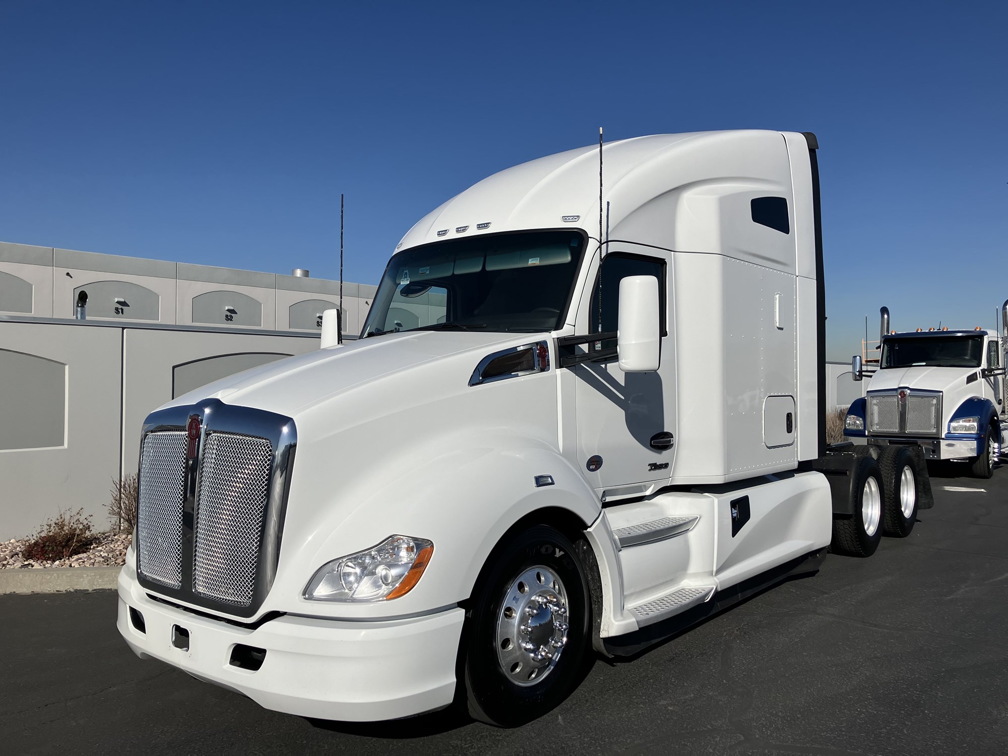 2022 Kenworth T680 - image 2 of 6