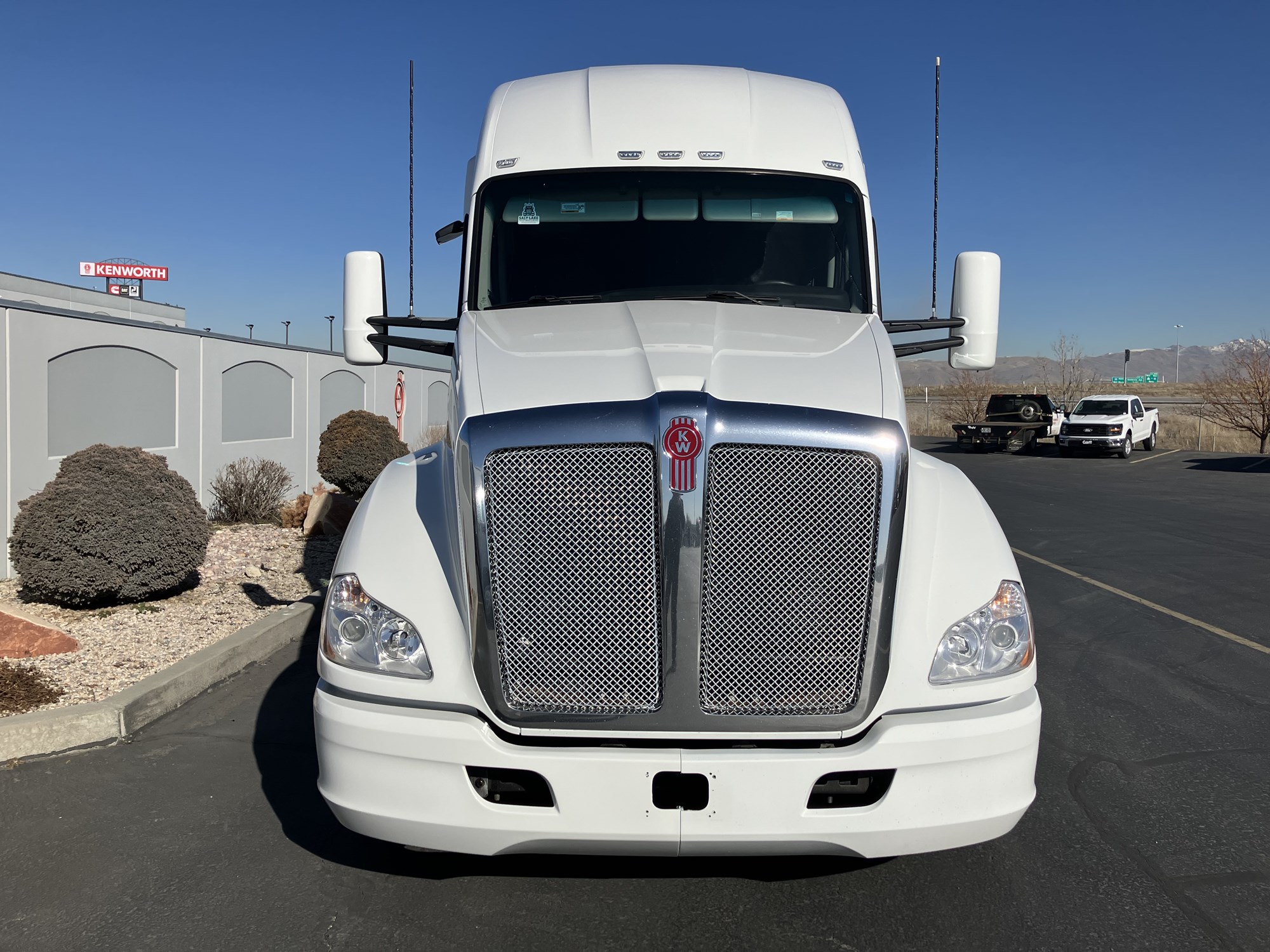 2022 Kenworth T680 - image 3 of 6