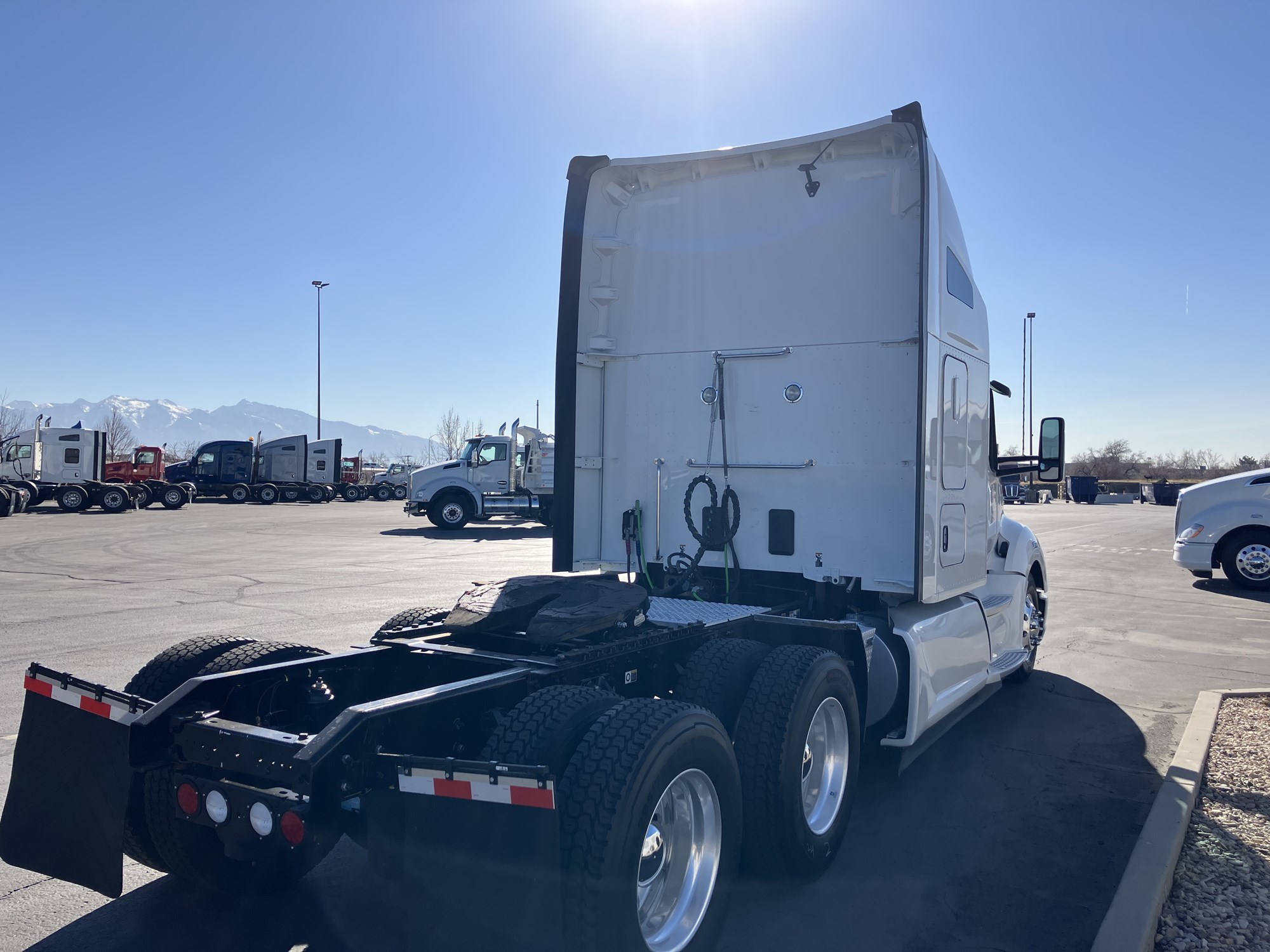 2022 Kenworth T680 - image 5 of 6