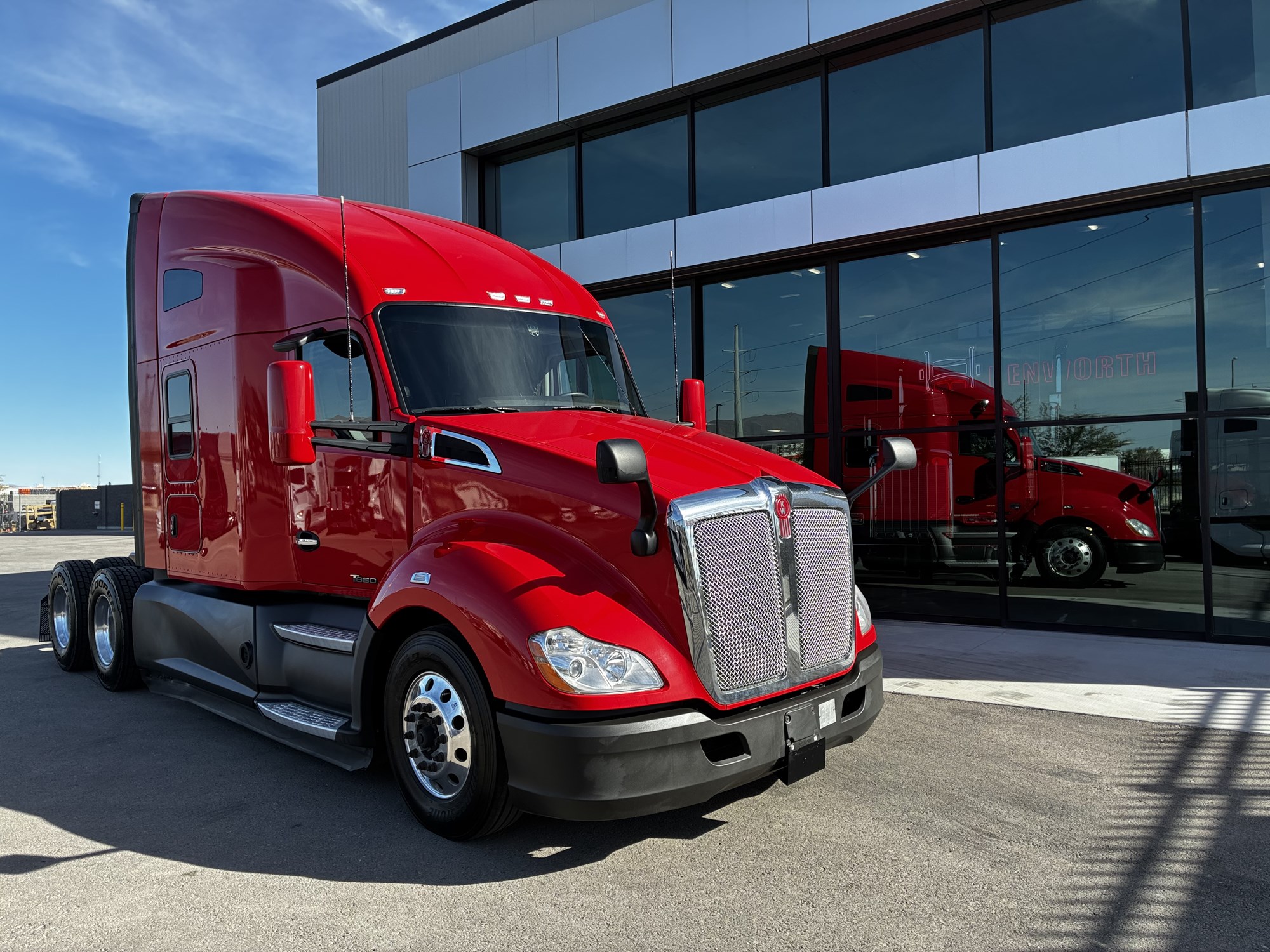 2022 Kenworth T680 - image 1 of 6