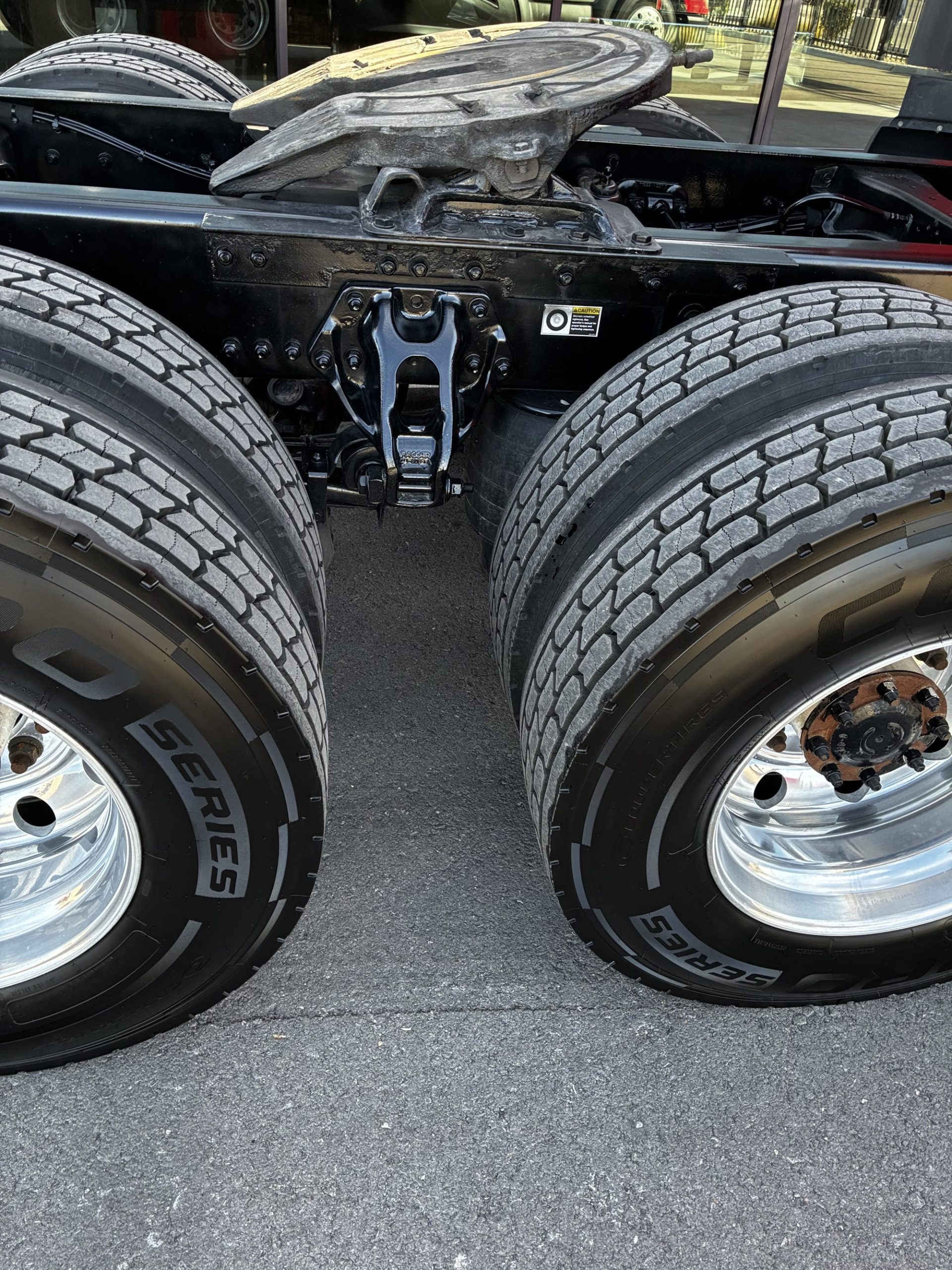 2022 Kenworth T680 - image 3 of 6