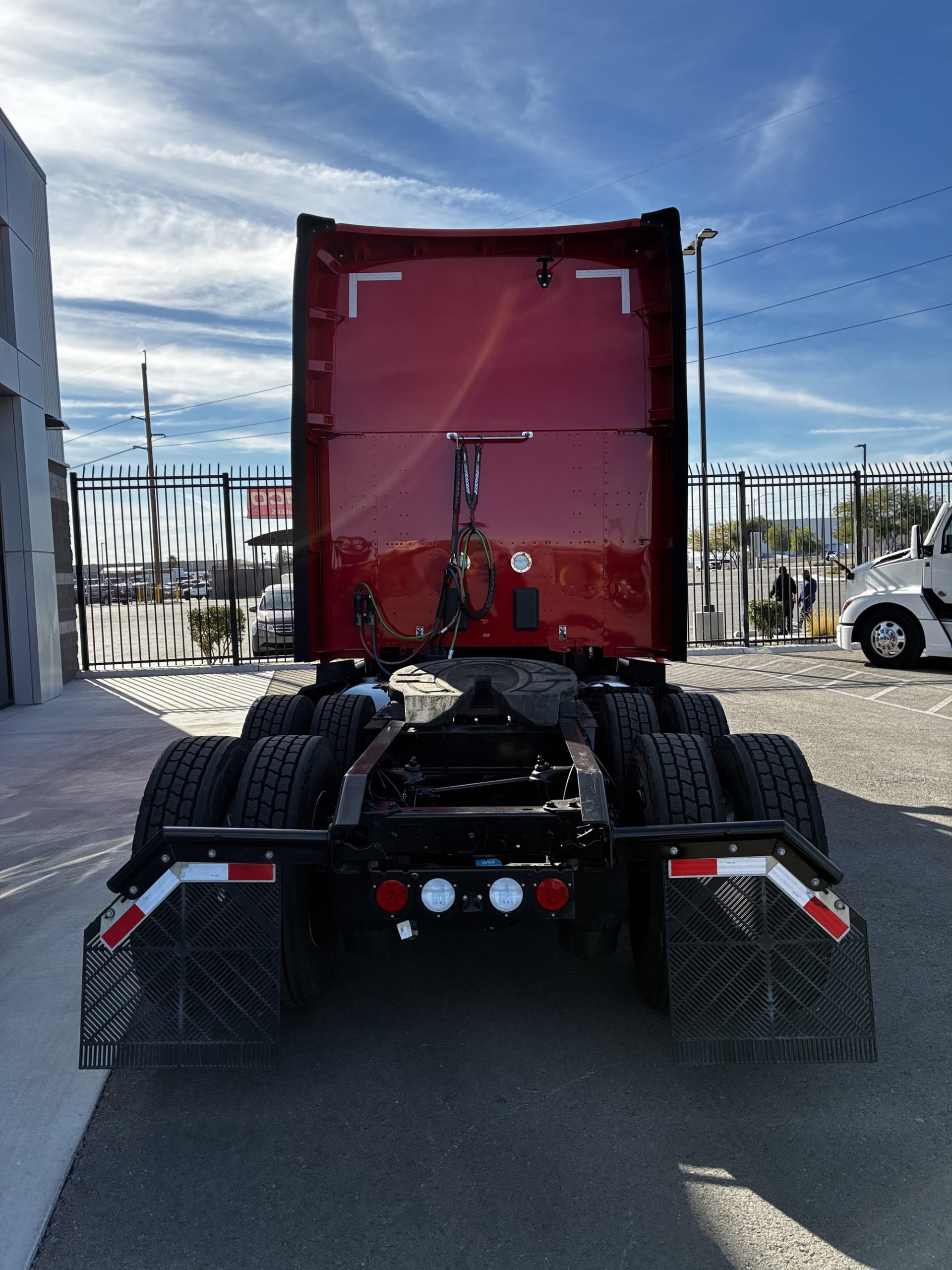 2022 Kenworth T680 - image 4 of 6