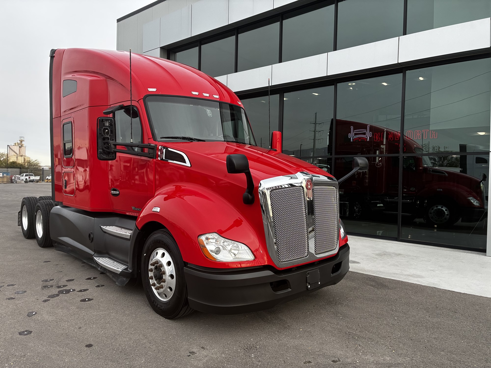 2022 Kenworth T680 - image 1 of 6