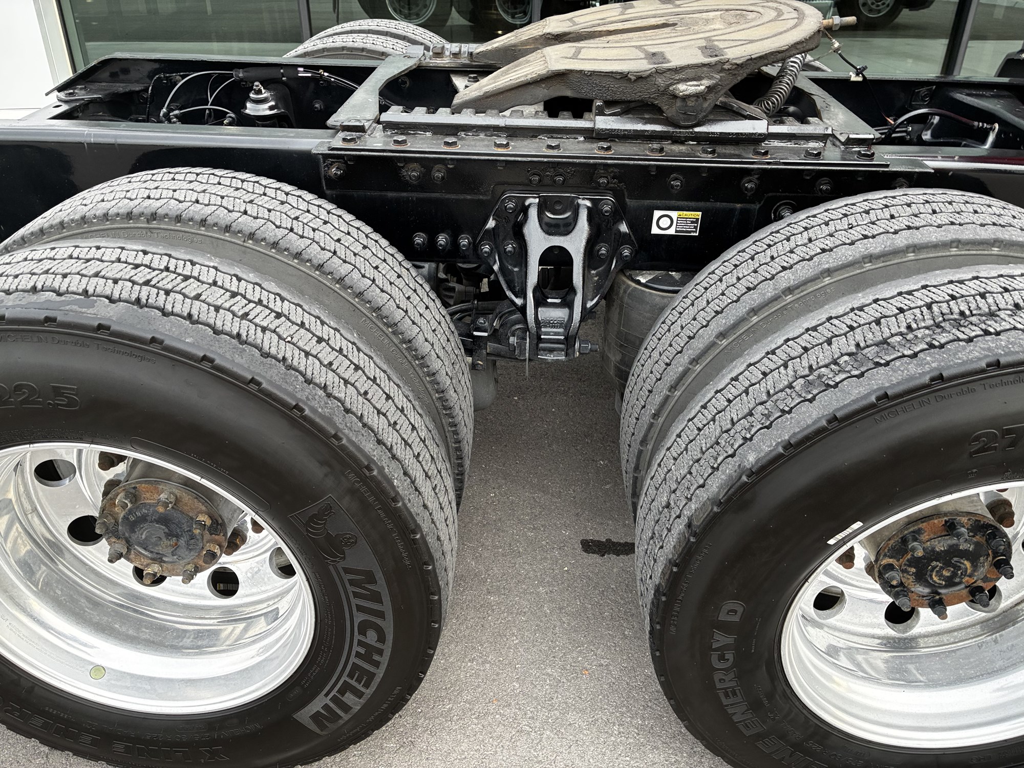 2022 Kenworth T680 - image 4 of 6