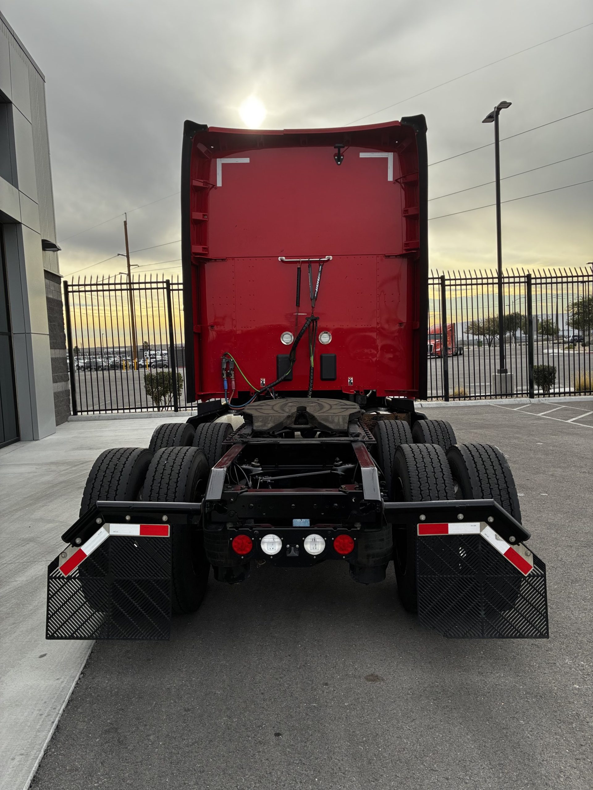 2022 Kenworth T680 - image 6 of 6