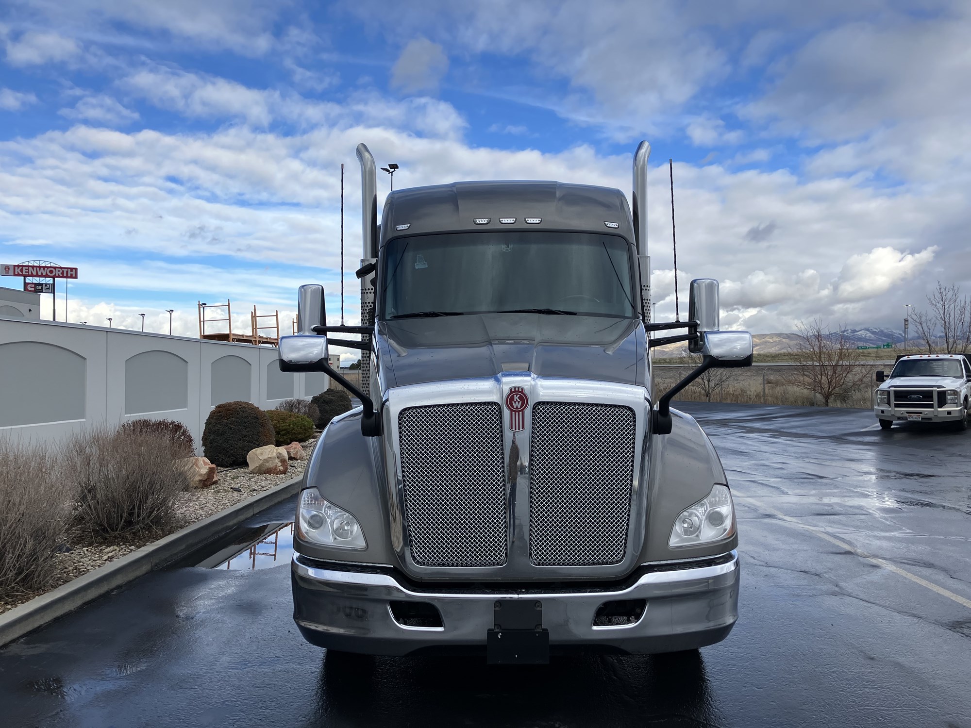 2022 Kenworth T680 - image 3 of 6
