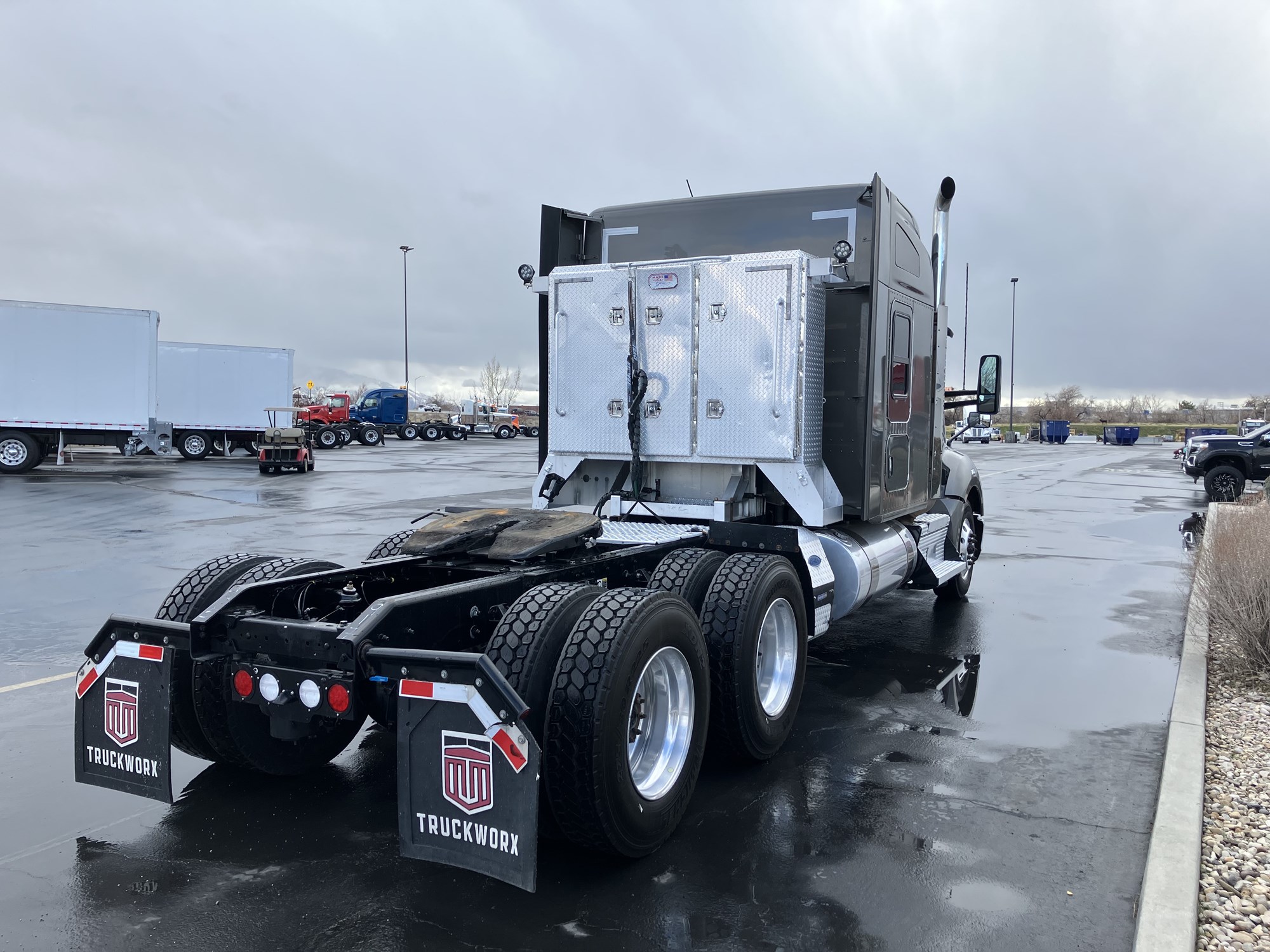 2022 Kenworth T680 - image 5 of 6