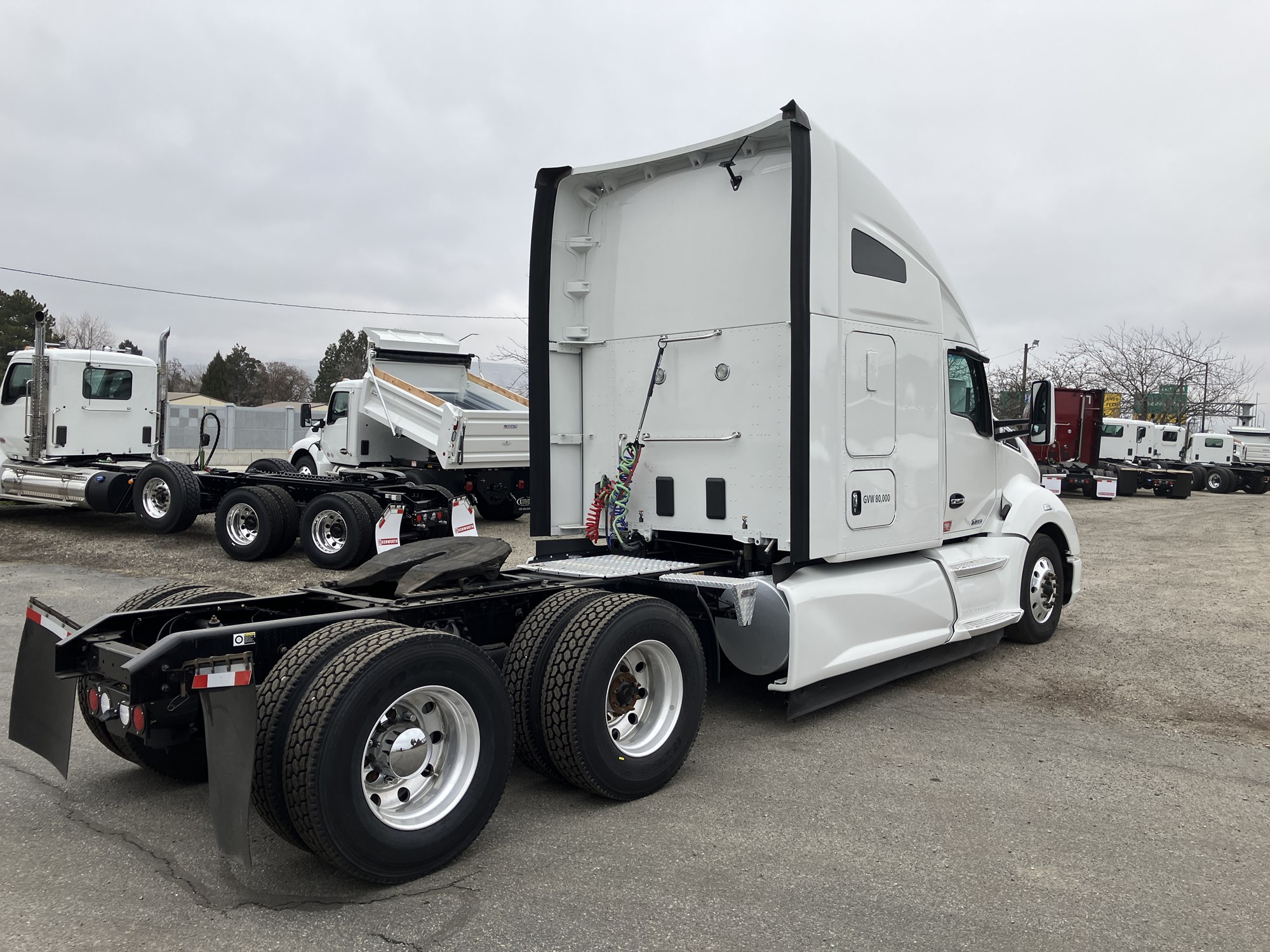 2022 Kenworth T680 - image 5 of 6