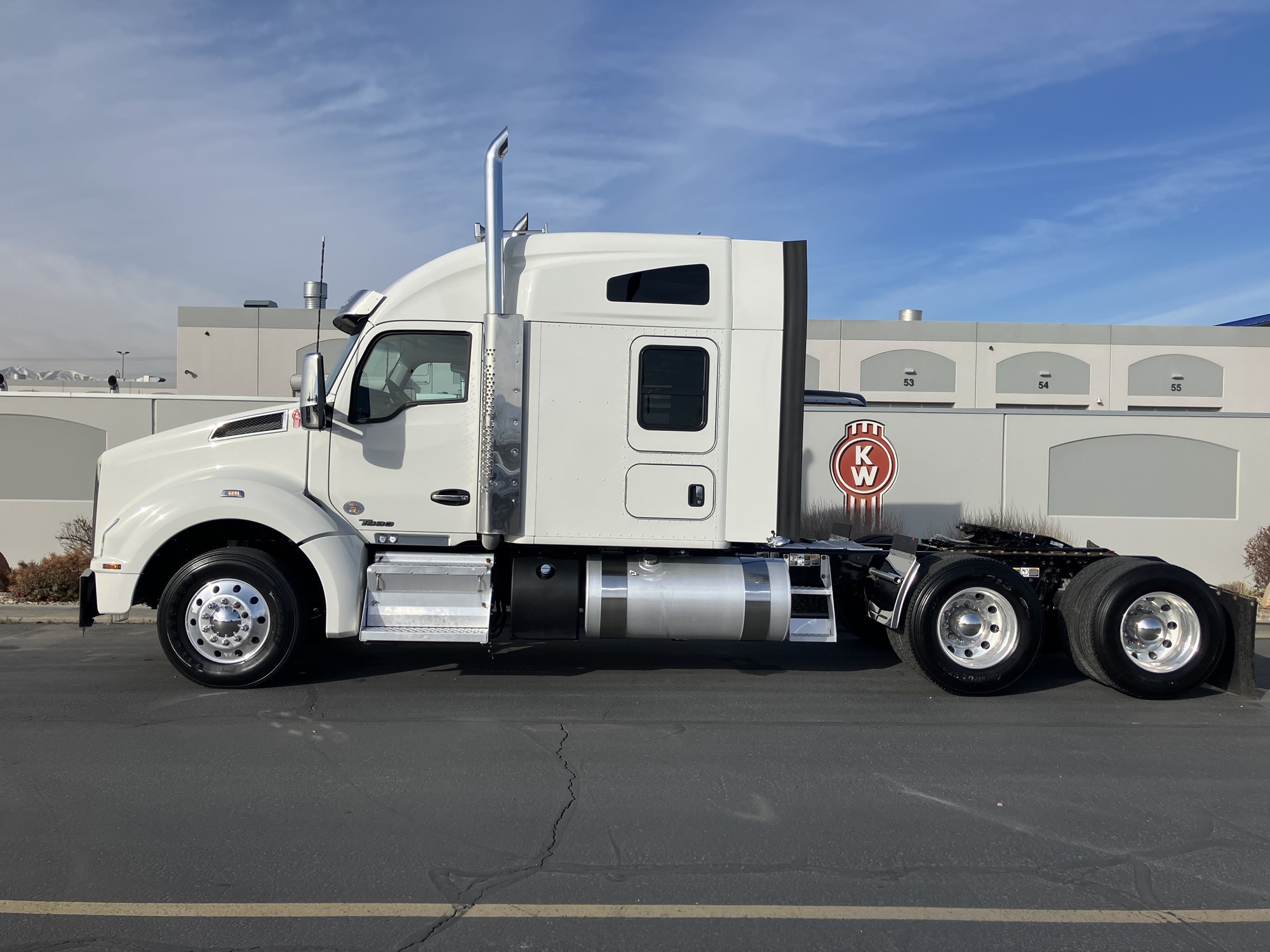2022 Kenworth T880 - image 1 of 6