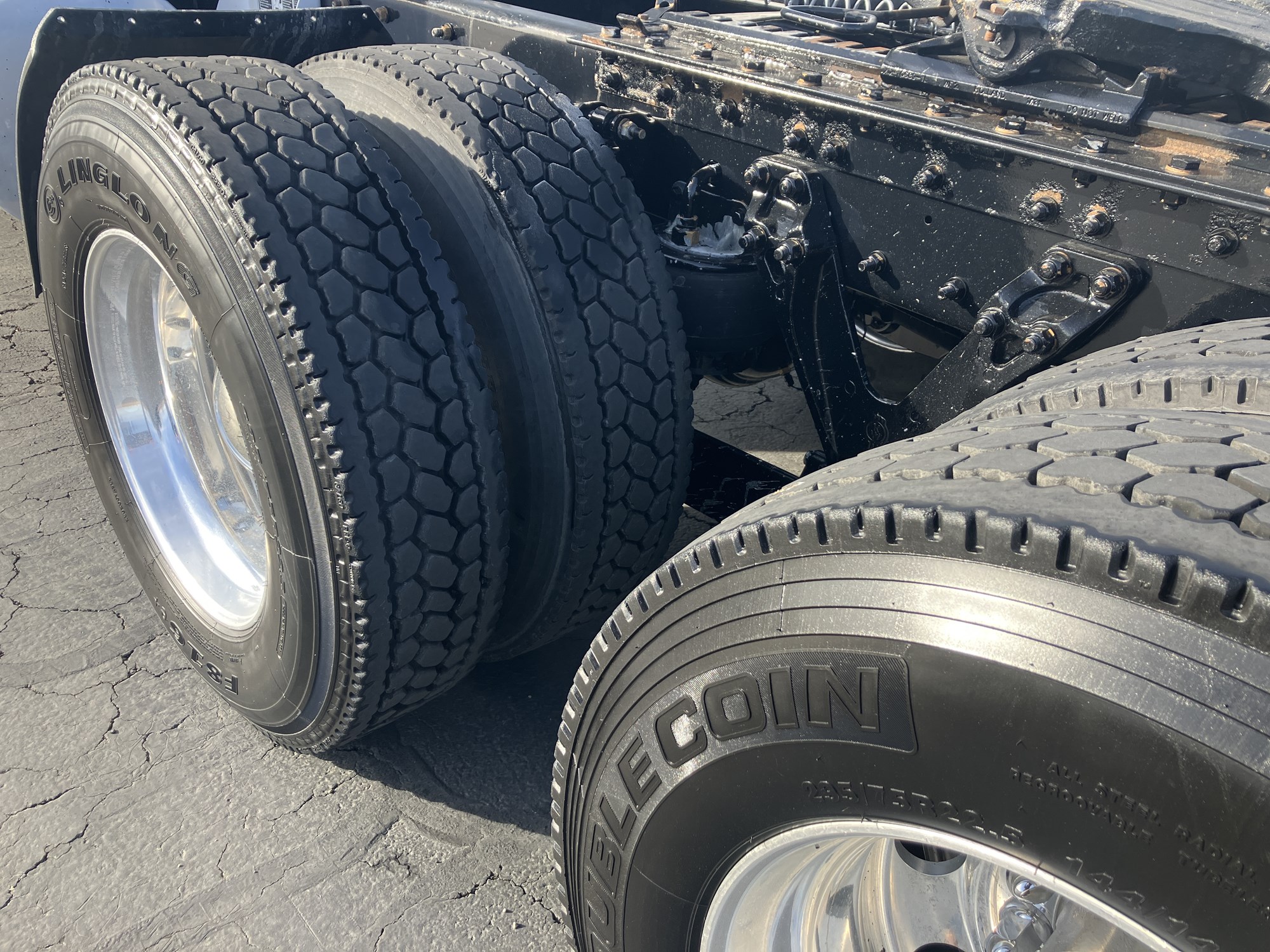 2022 Kenworth T880 - image 6 of 6