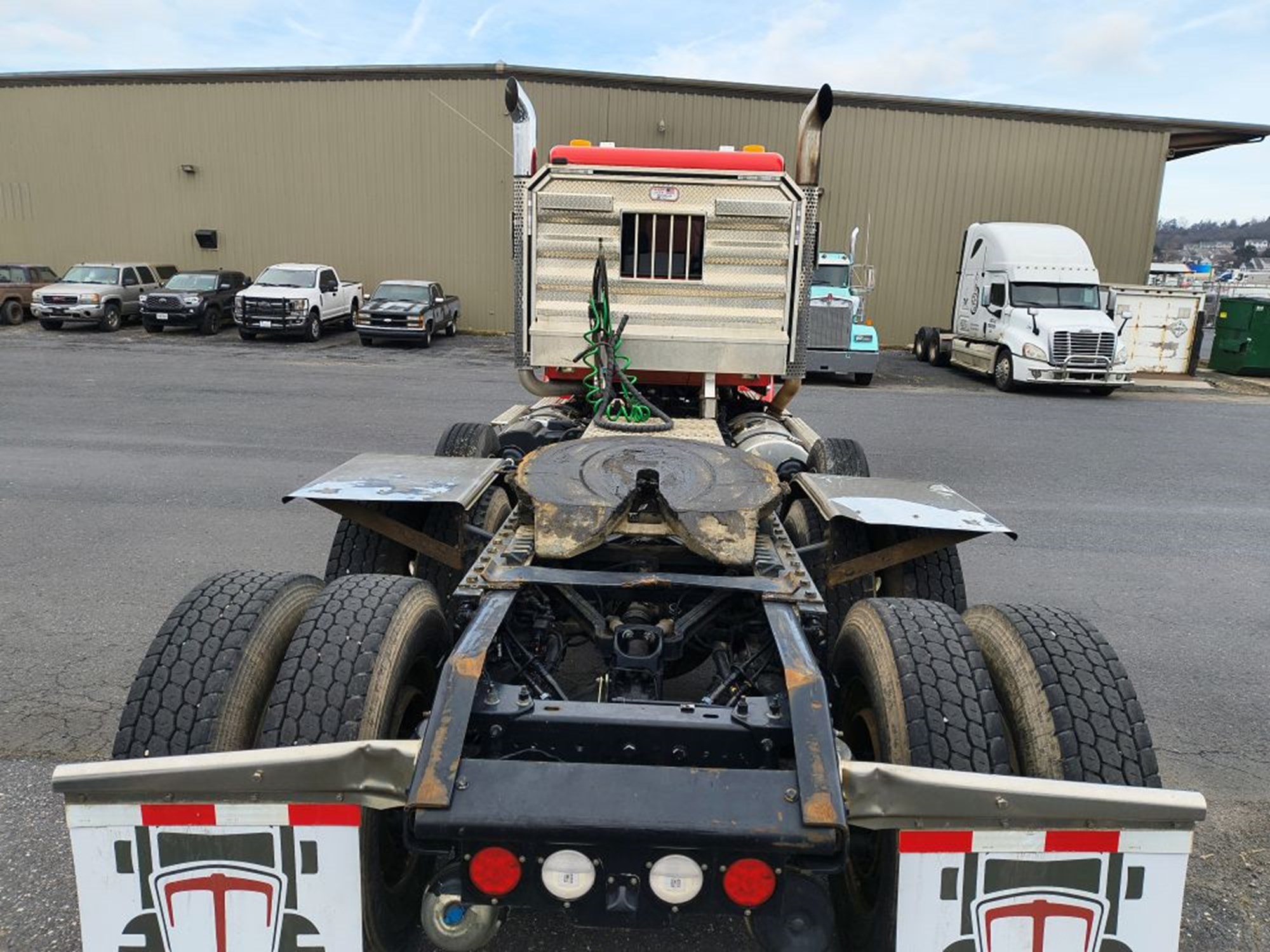 2022 Kenworth W900L - image 3 of 6