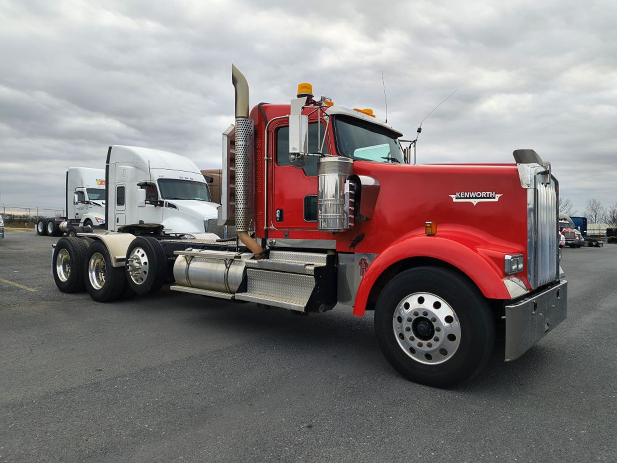 2022 Kenworth W900L - image 5 of 6