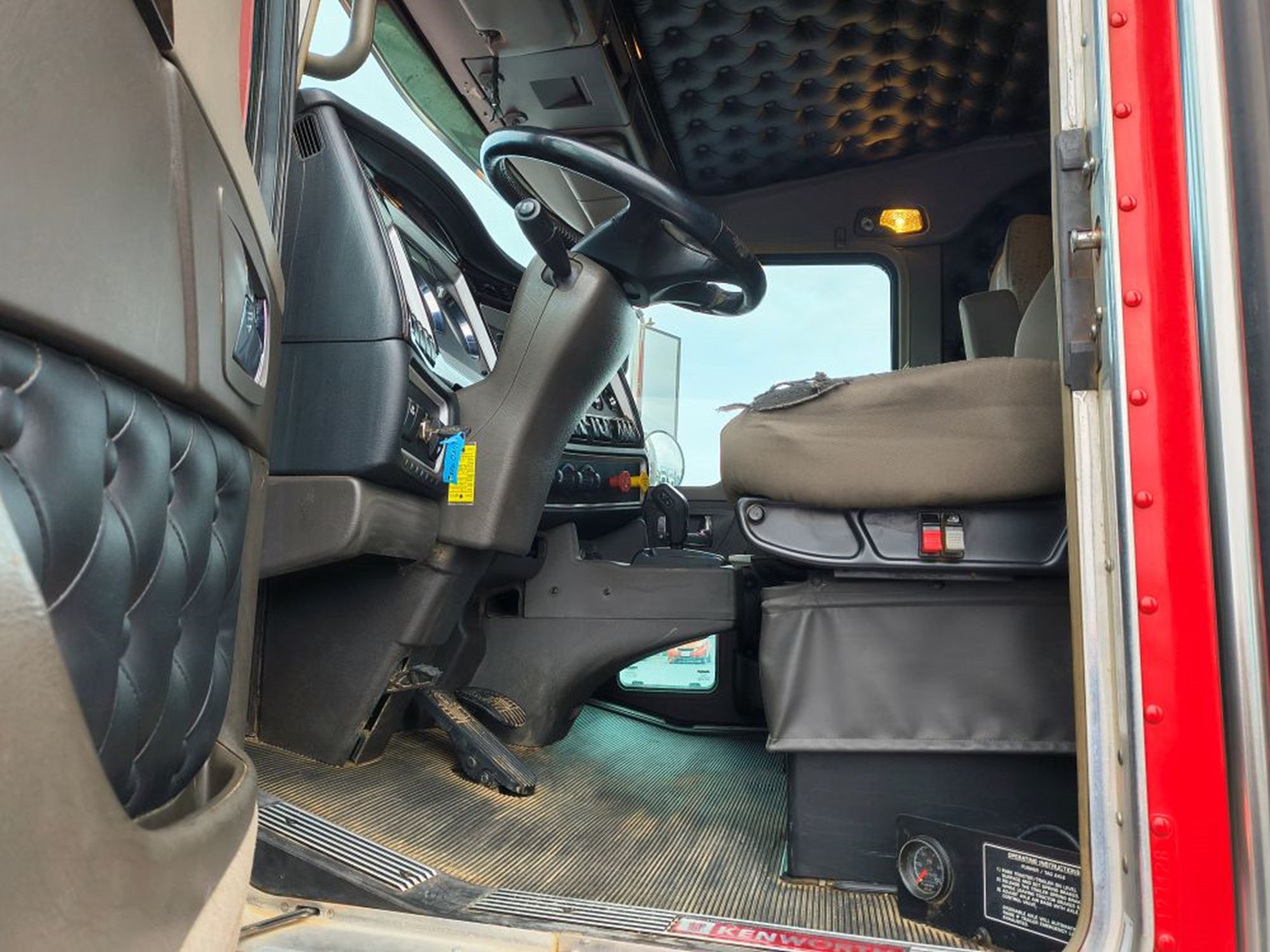 2022 Kenworth W900L - image 6 of 6