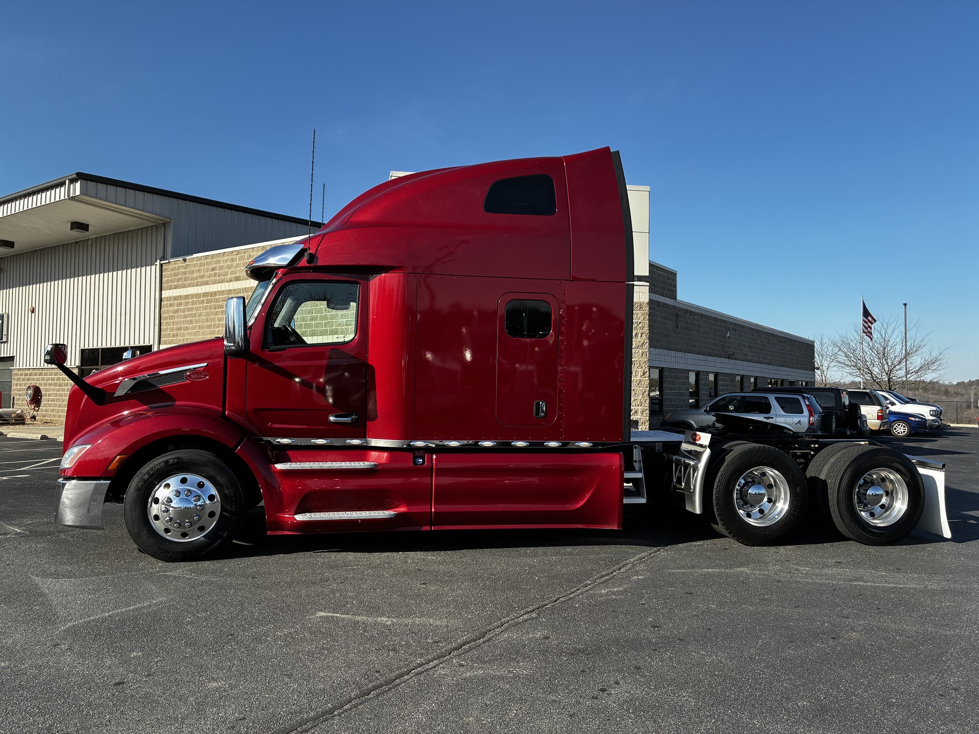 2023 Peterbilt 579 - image 2 of 6