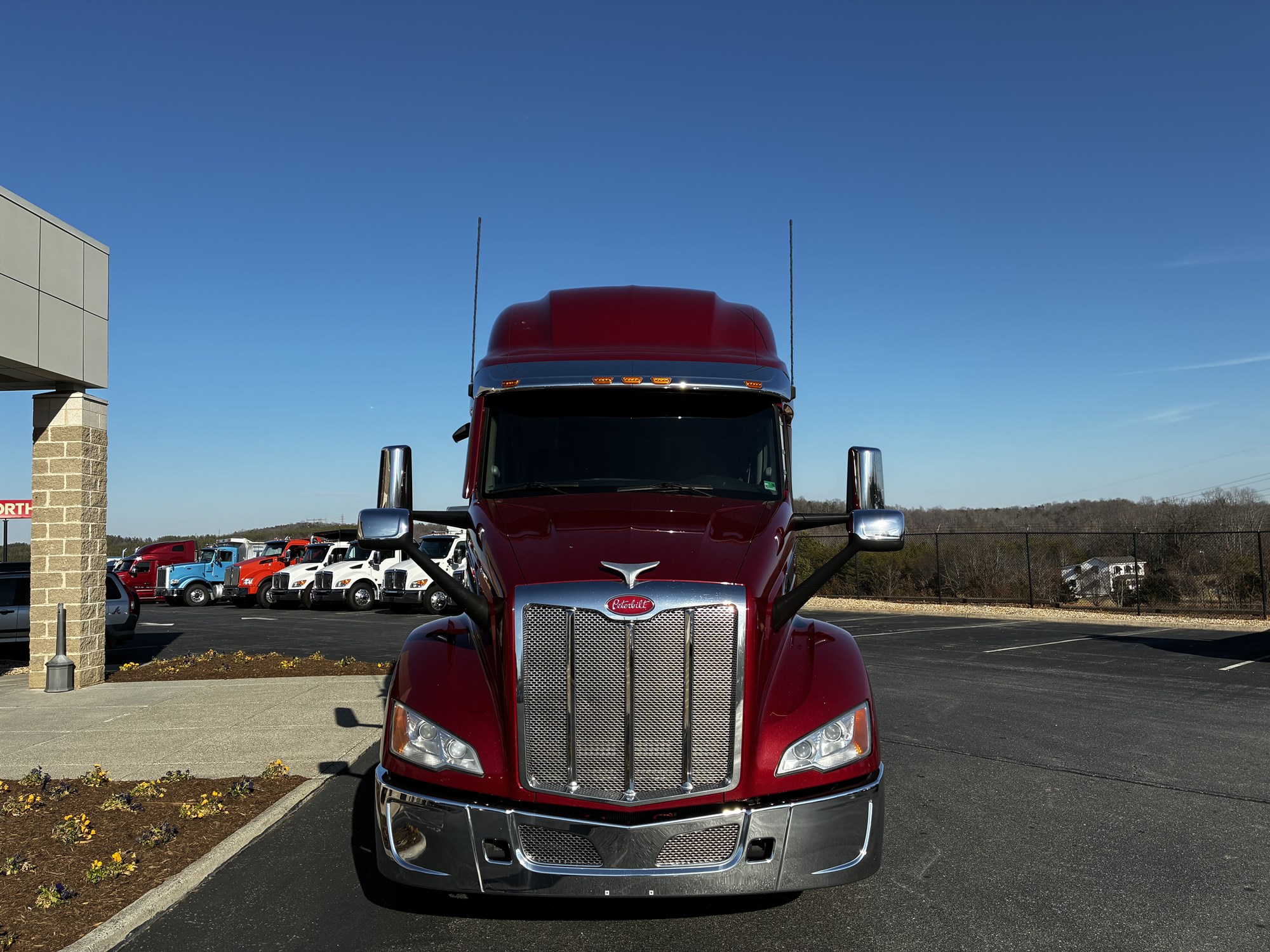 2023 Peterbilt 579 - image 3 of 6