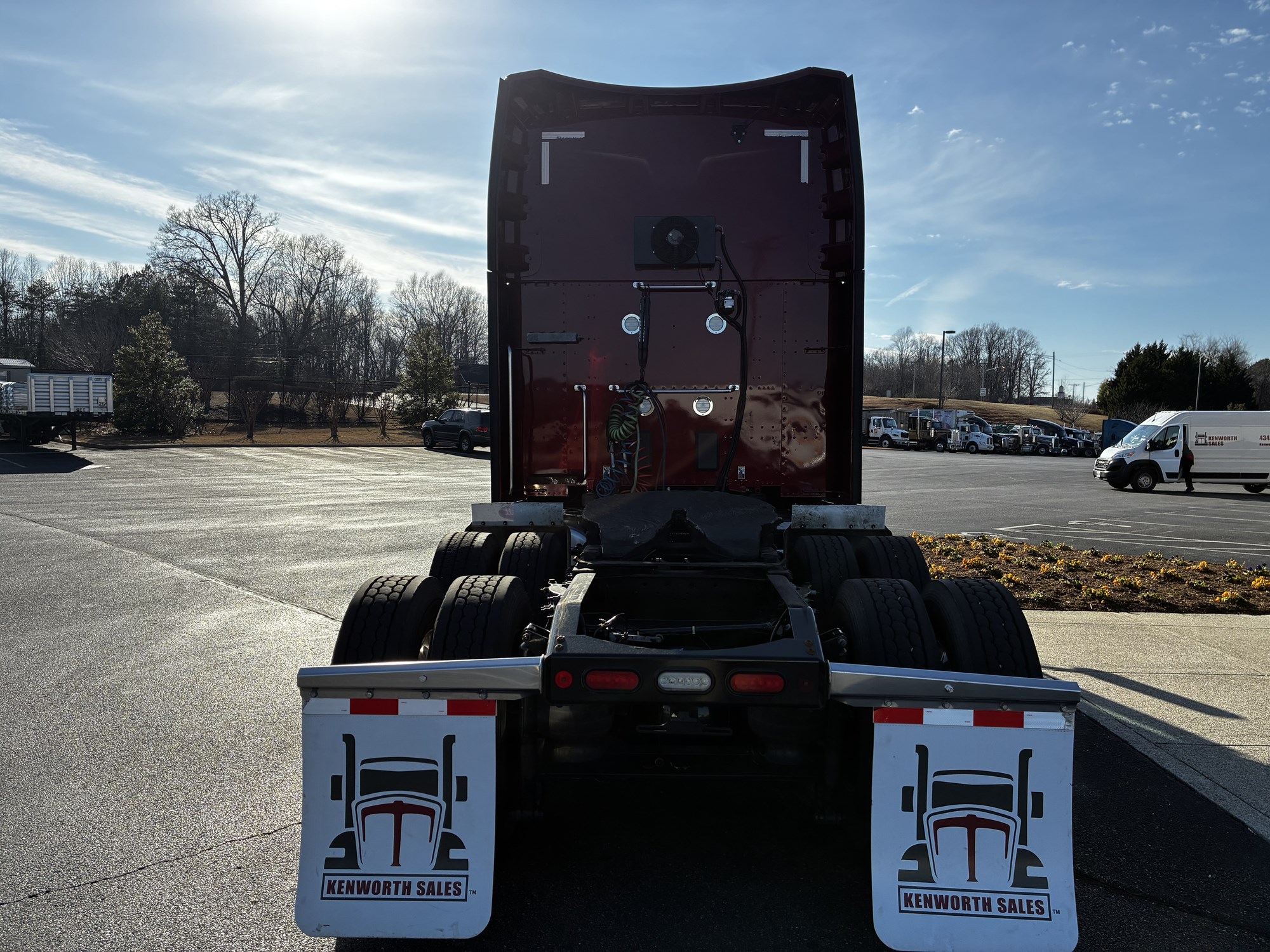 2023 Peterbilt 579 - image 5 of 6