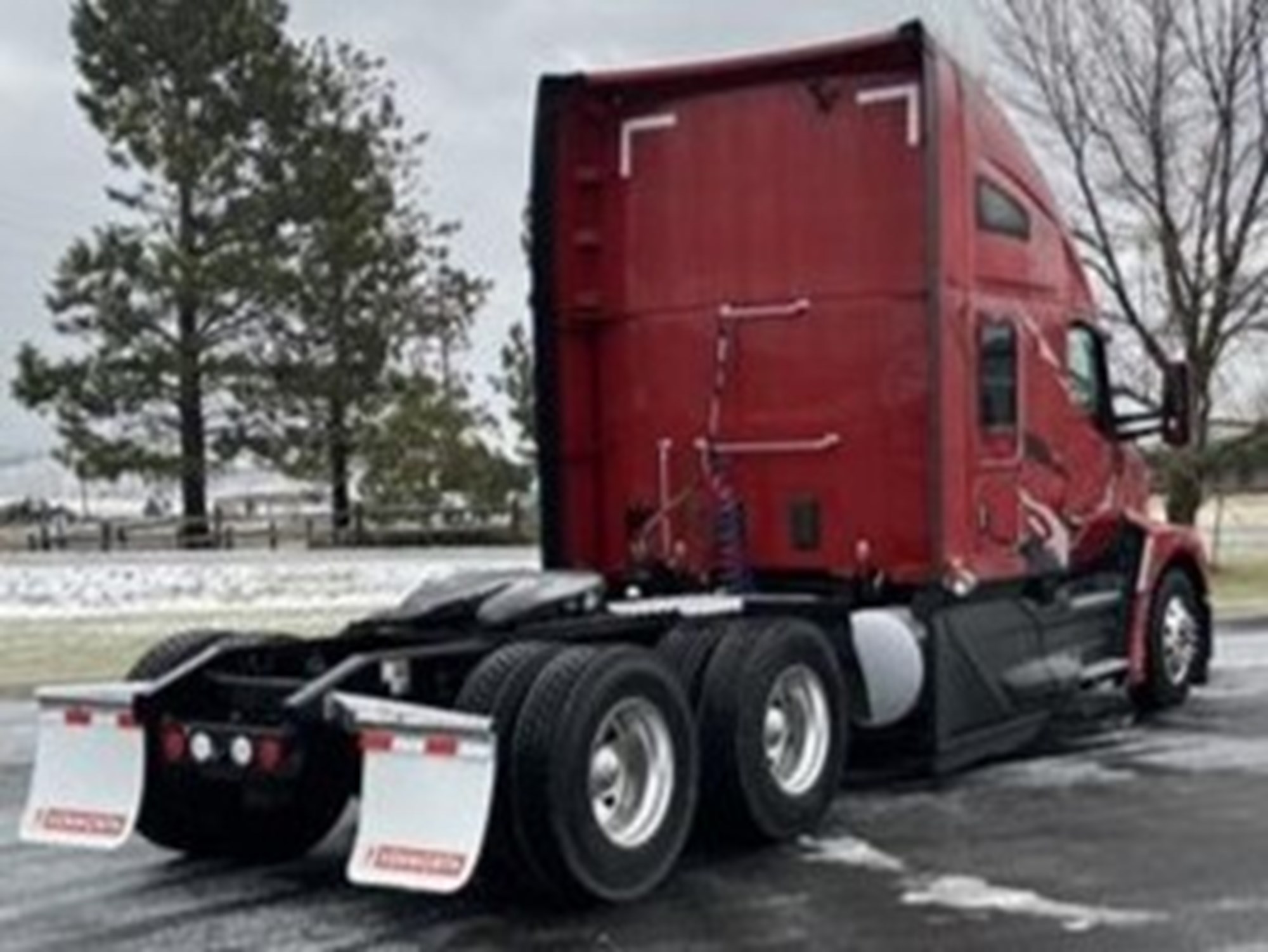 2023 Kenworth T680 - image 3 of 6