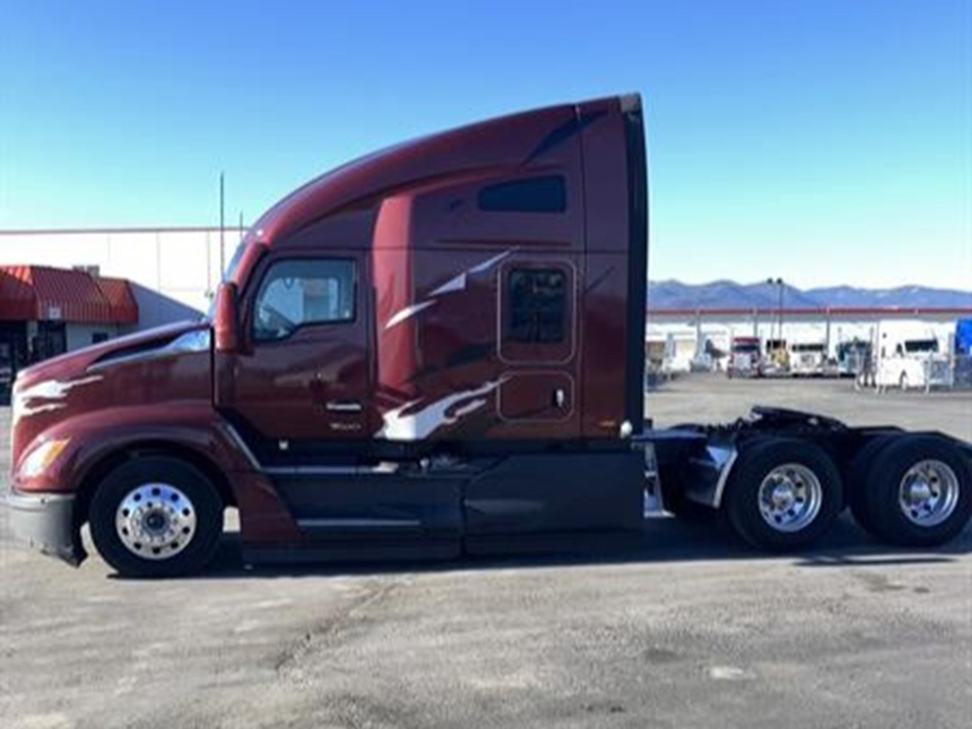 2023 Kenworth T680 - image 4 of 6