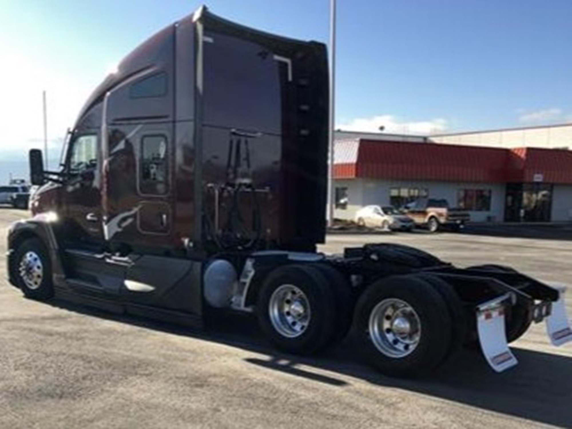 2023 Kenworth T680 - image 5 of 6