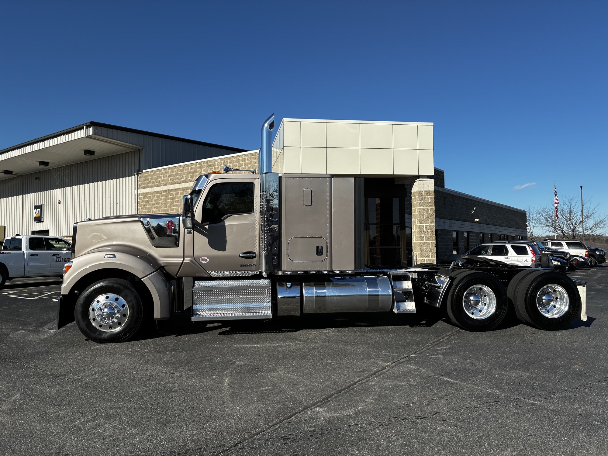 2025 Kenworth W990 2025 Kenworth W990 - image 2 of 6