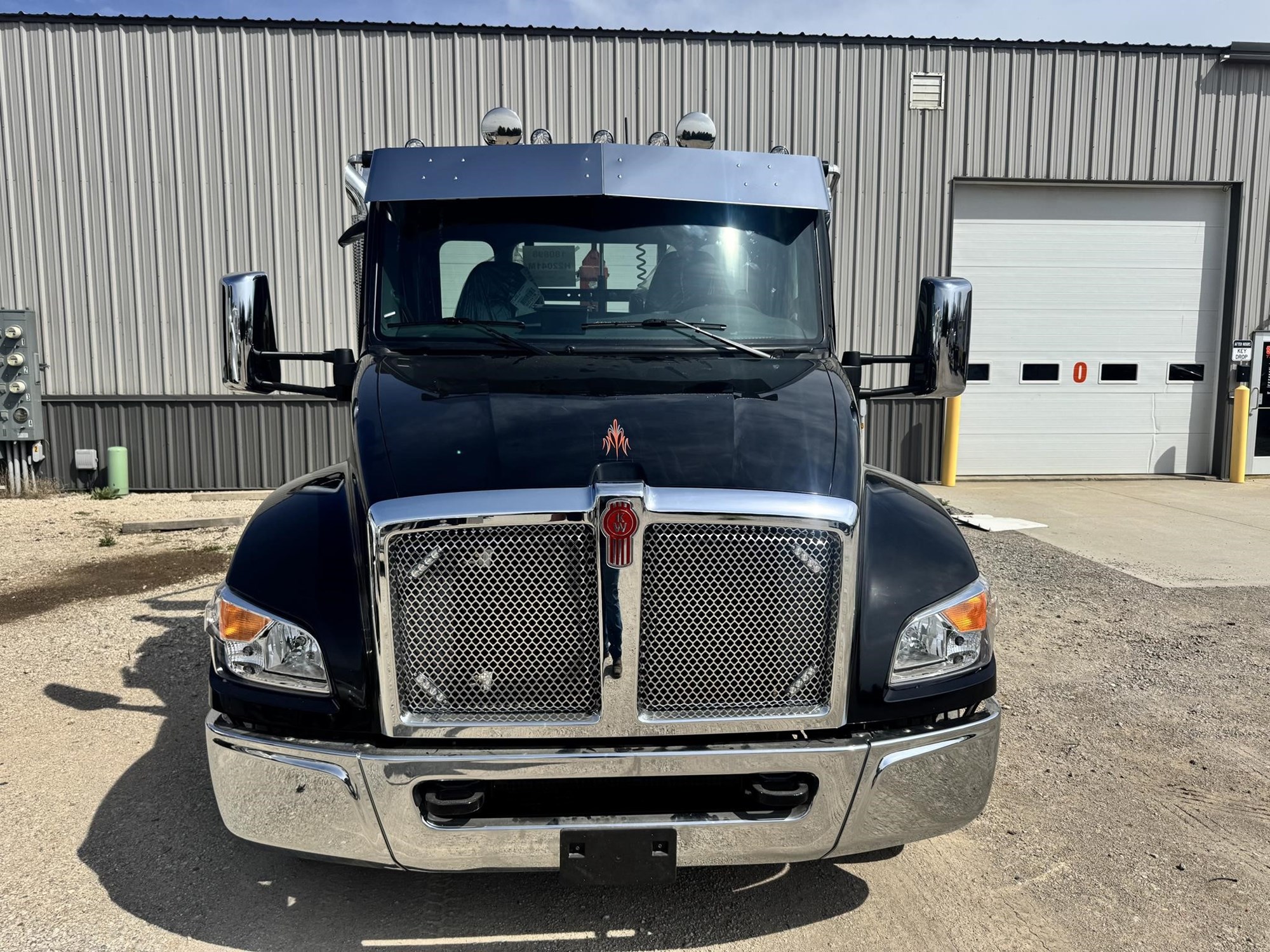 2025 Kenworth T280 - image 2 of 6