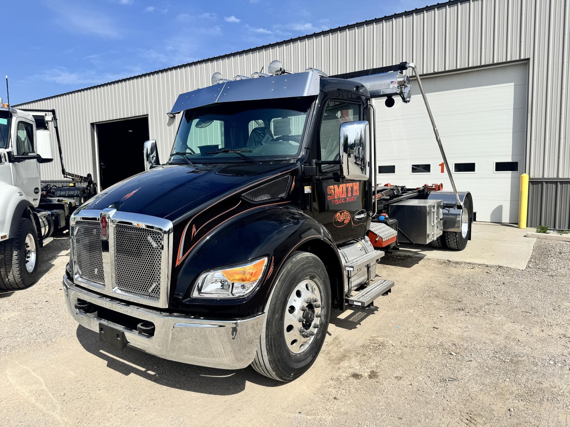 2025 Kenworth T280 - image 3 of 6