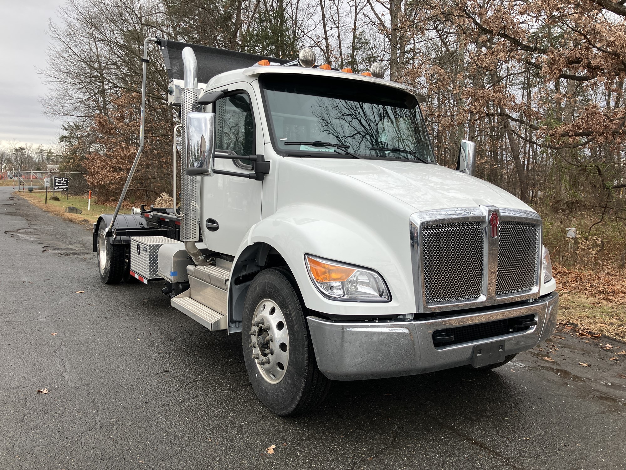 2025 Kenworth T280 - image 2 of 6