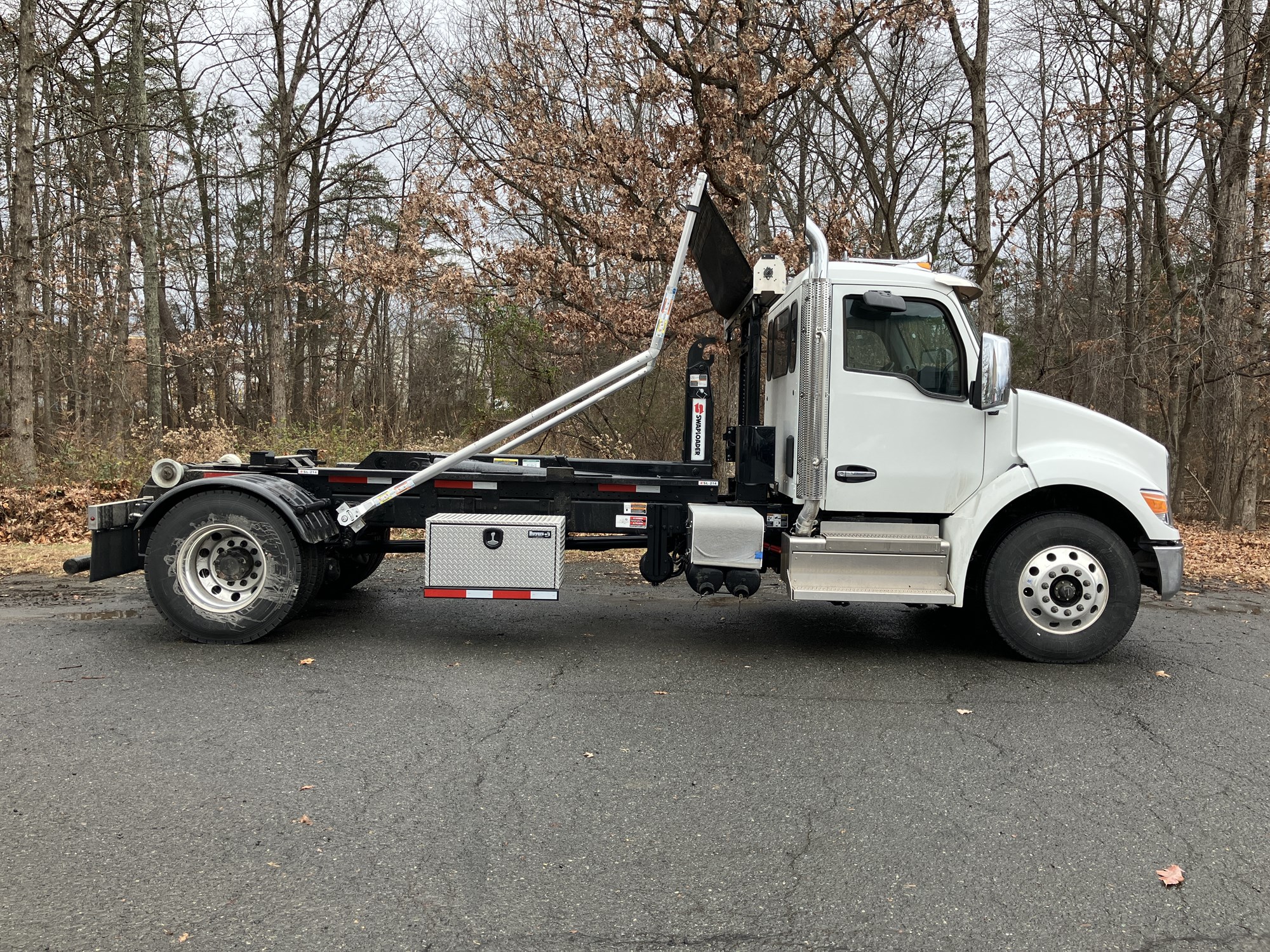 2025 Kenworth T280 - image 3 of 6