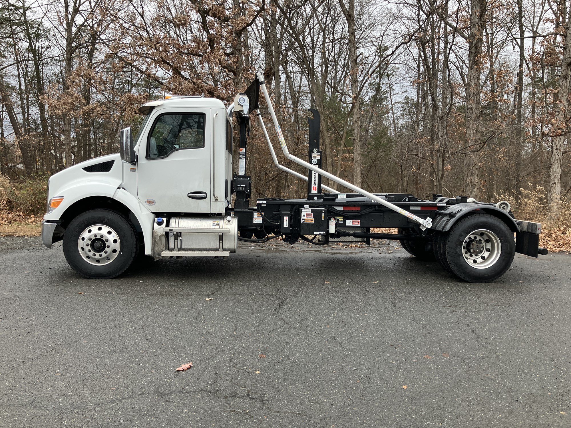 2025 Kenworth T280 - image 2 of 6