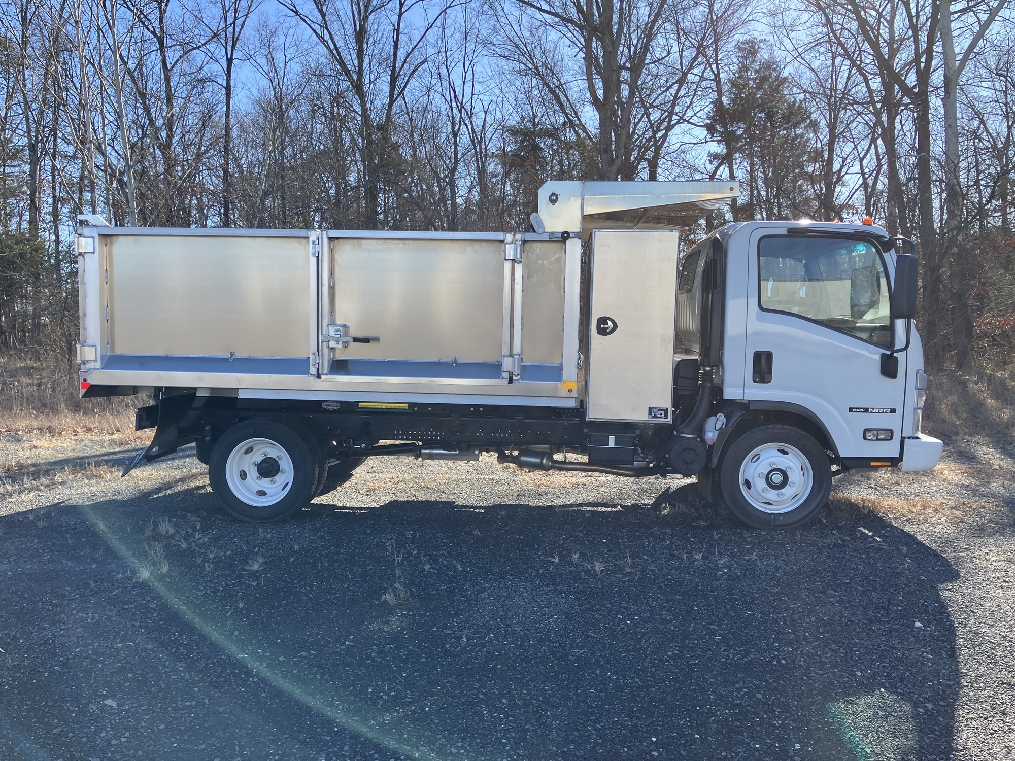 2025 Isuzu NRR GAS 1U3 - image 2 of 6