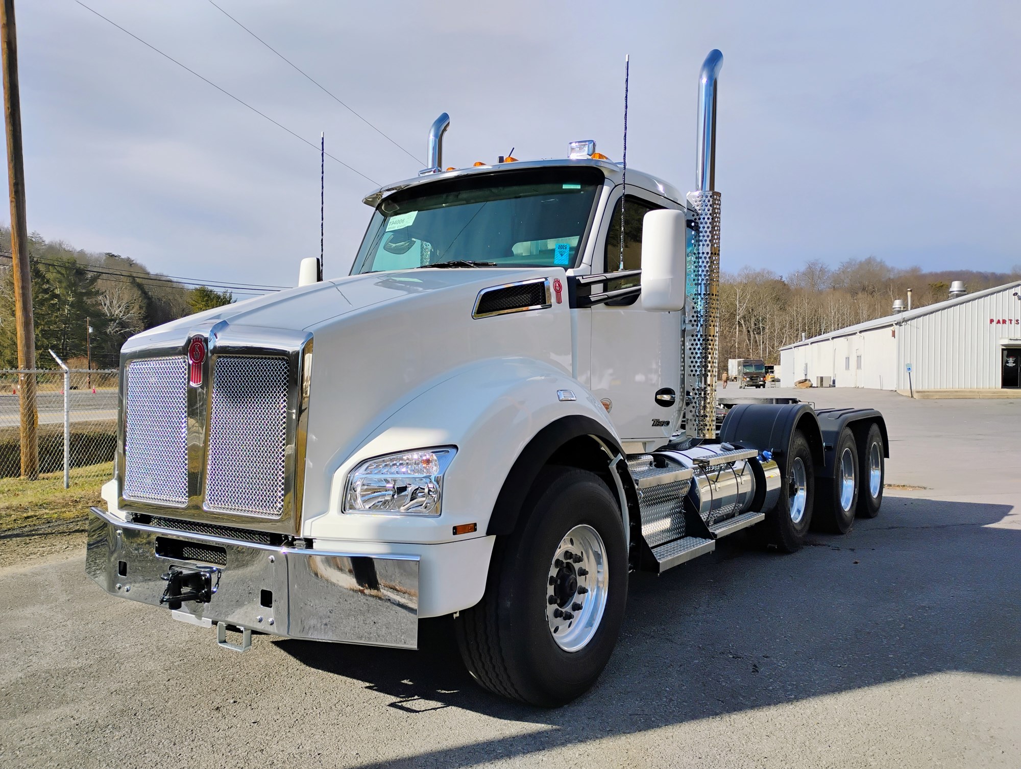 2026 Kenworth T880 - image 2 of 6