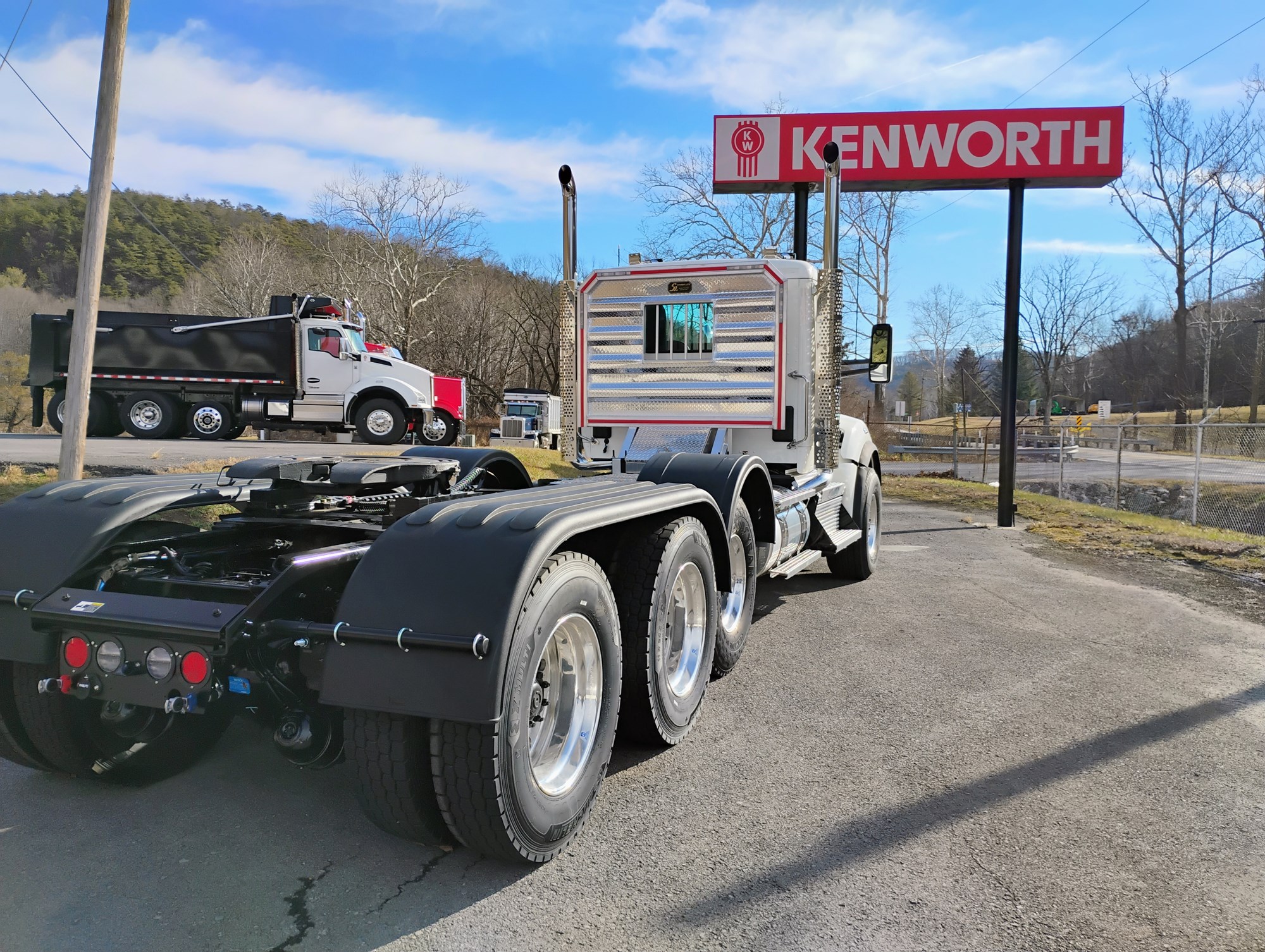2026 Kenworth T880 - image 5 of 6