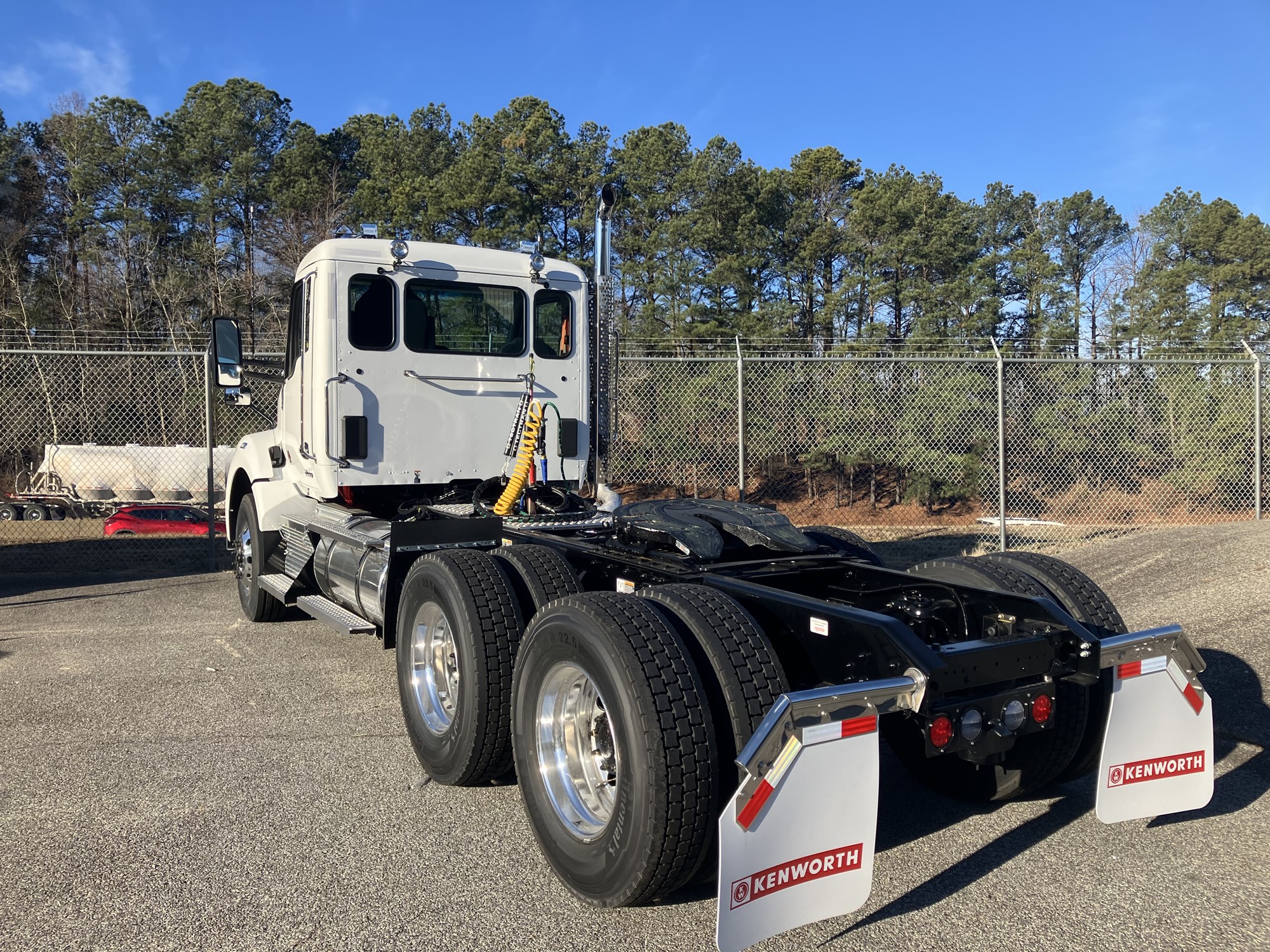 2026 Kenworth T880 - image 3 of 6