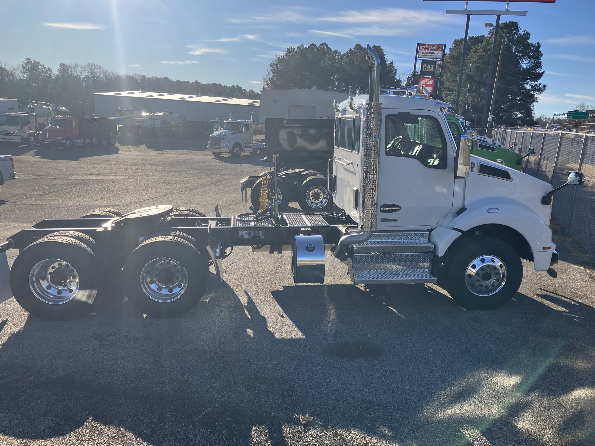 2026 Kenworth T880 - image 5 of 6