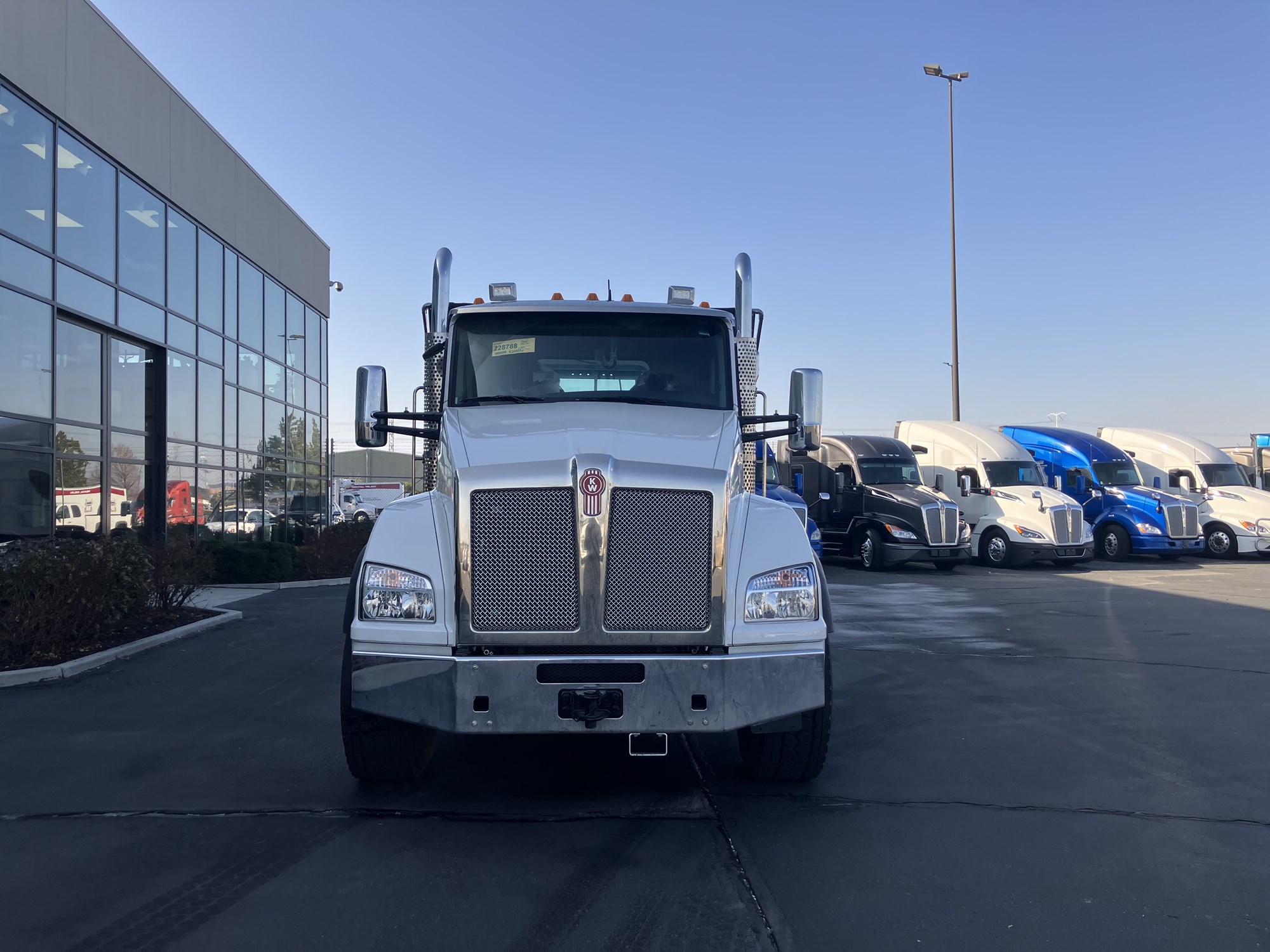 2026 Kenworth T880 - image 2 of 6
