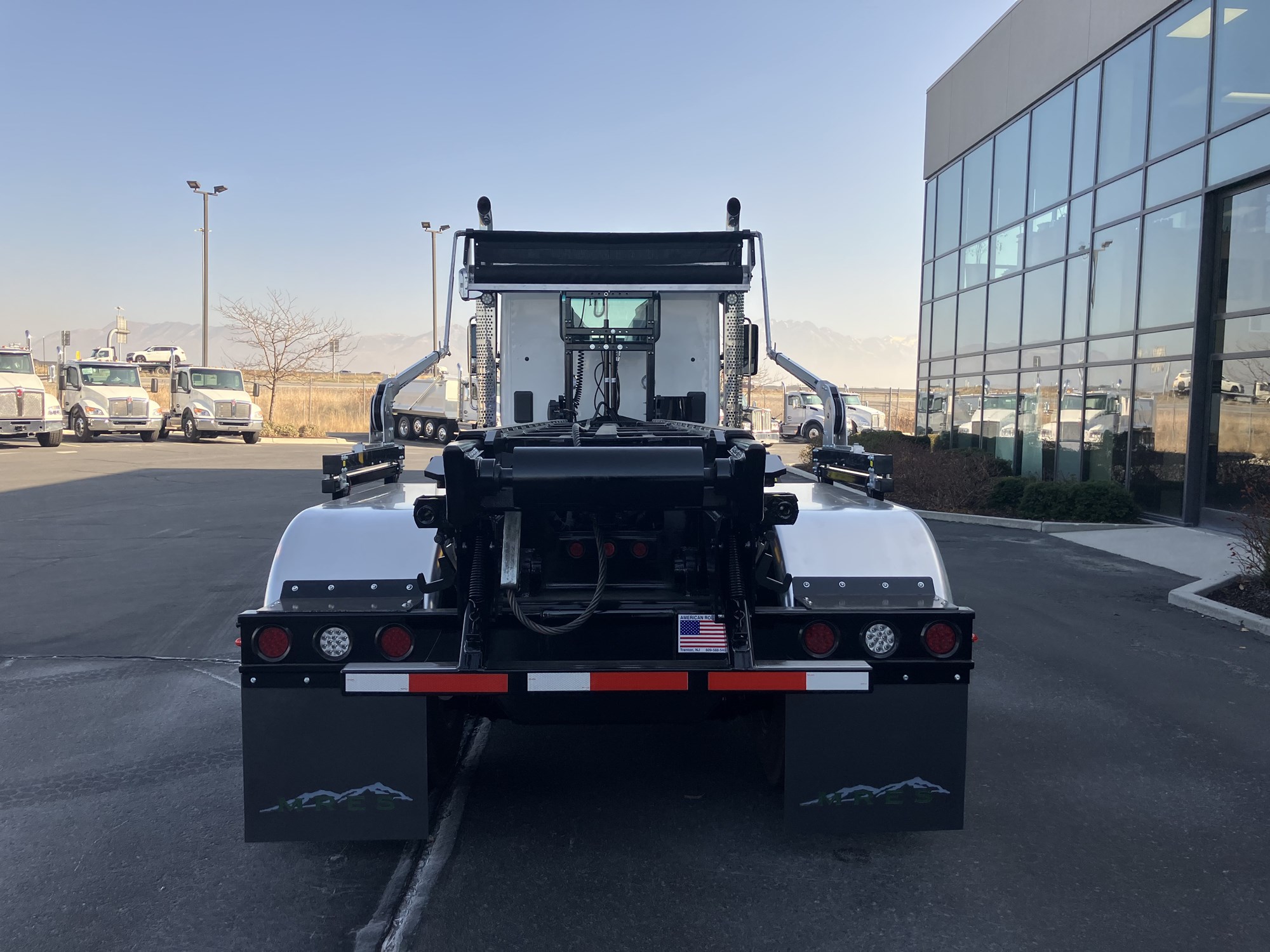 2026 Kenworth T880 - image 4 of 6