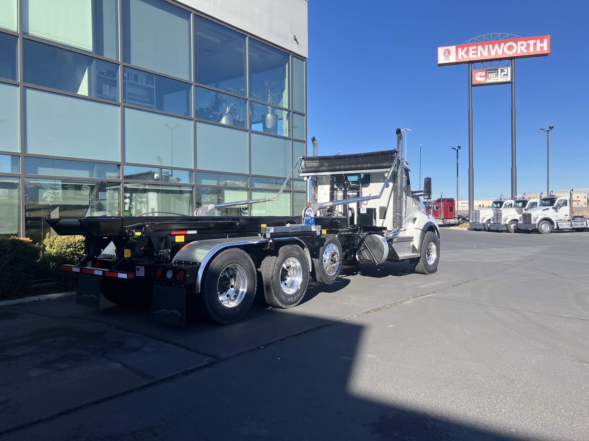 2026 Kenworth T880 - image 3 of 6