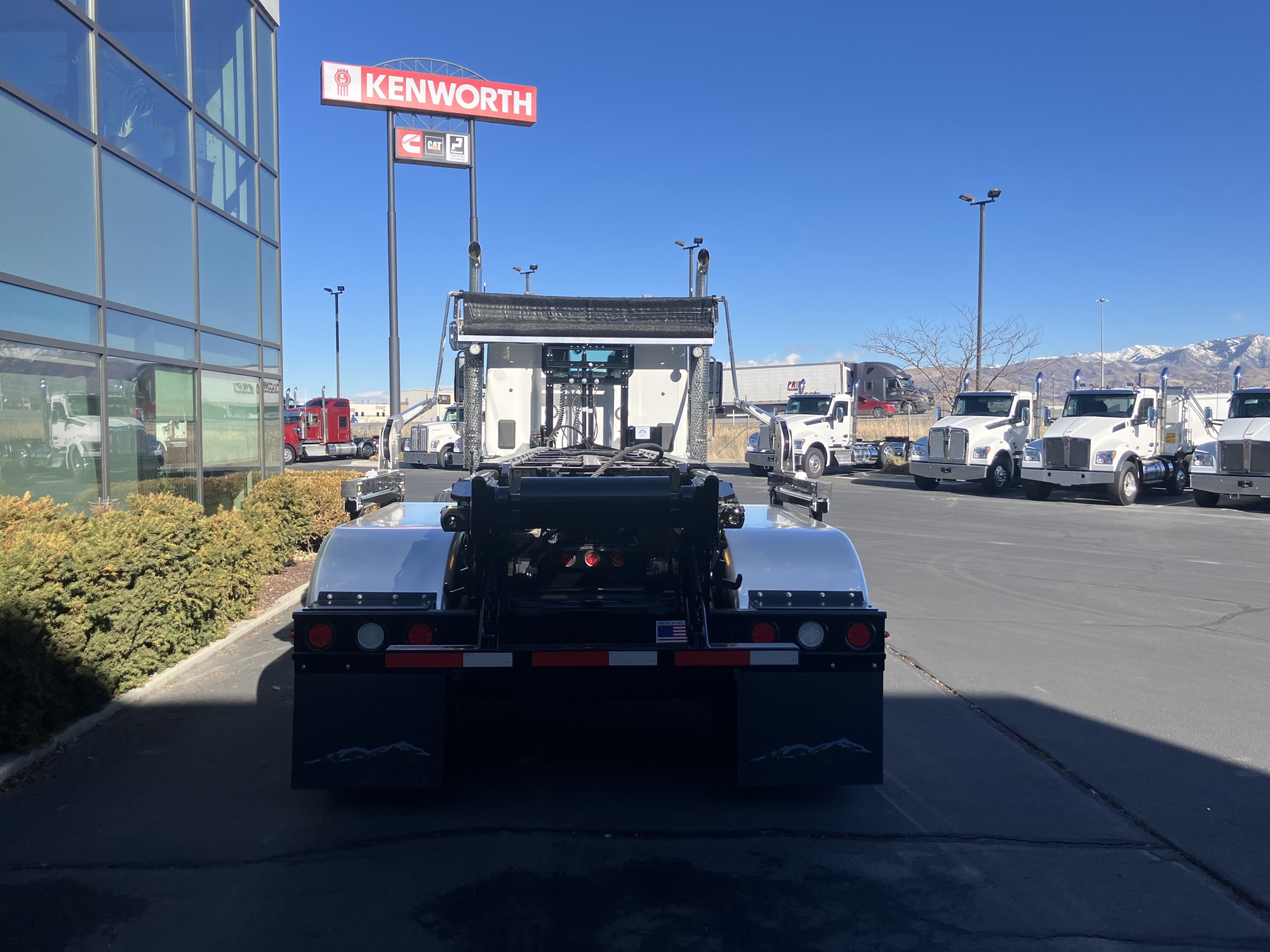 2026 Kenworth T880 - image 4 of 6