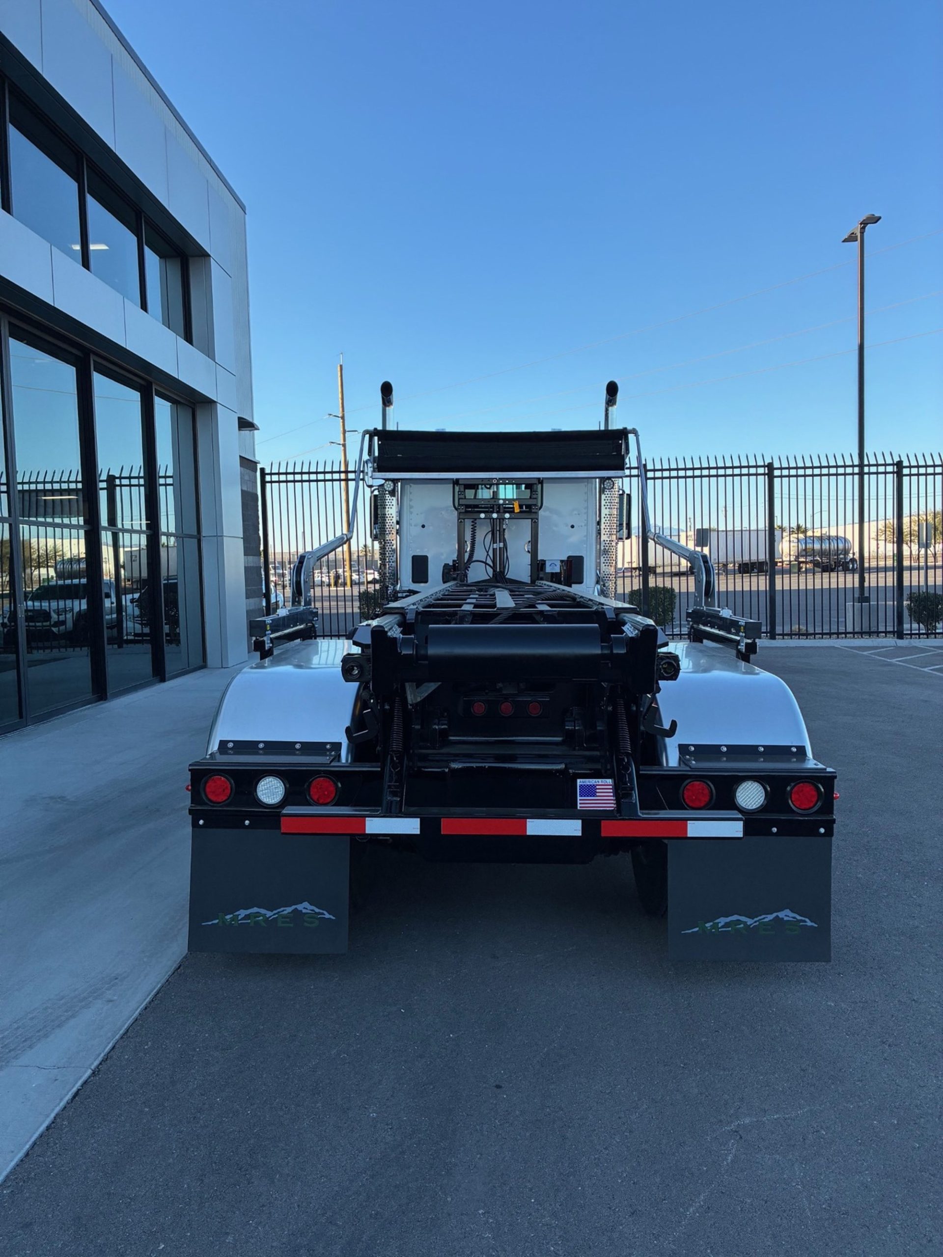 2026 Kenworth T880 - image 5 of 6