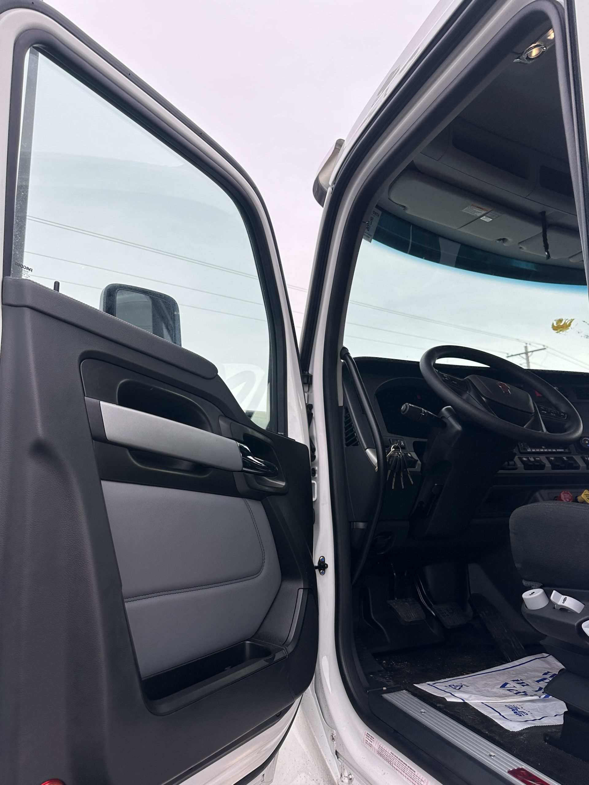 2026 Kenworth T880 2026 Kenworth T880 - image 3 of 6