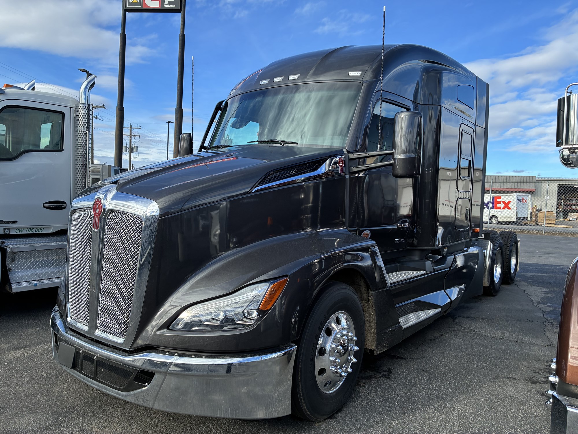 2026 Kenworth T680 - image 1 of 6