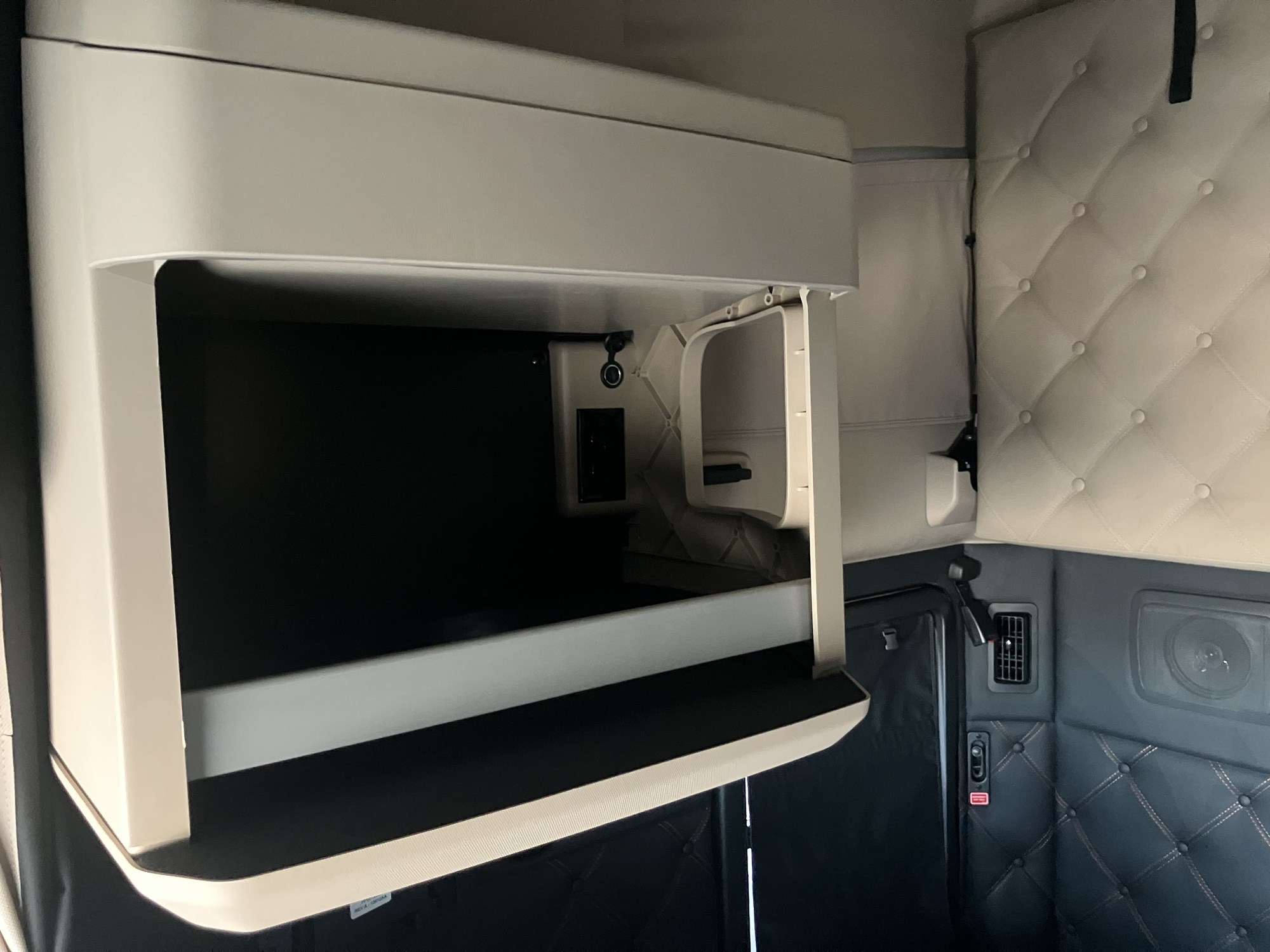 2026 Kenworth T680 Next Gen TJ234049-08 2026 Kenworth T680 Next Gen TJ234049-08