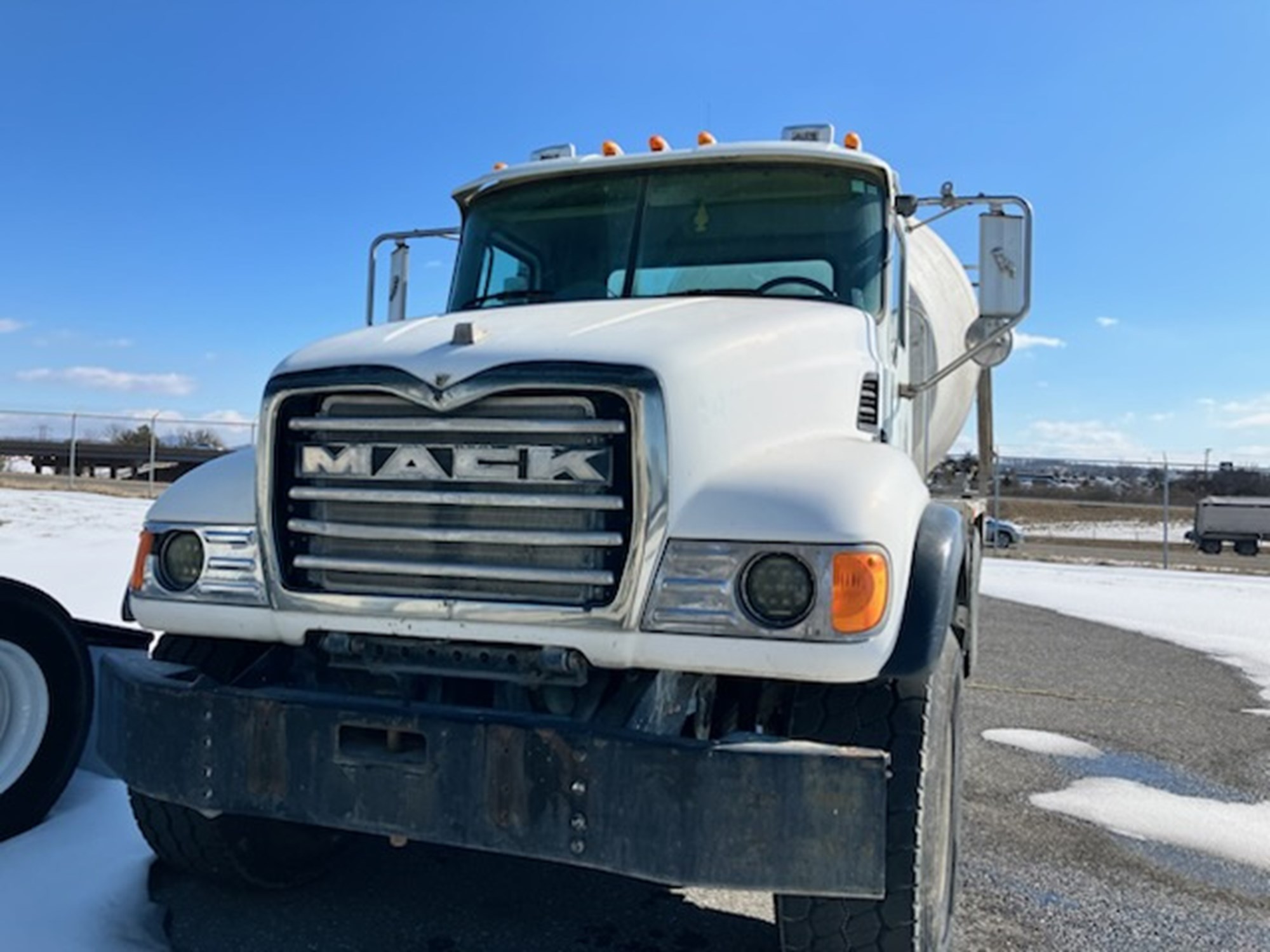 2006 Mack CV713 Granite 2006 Mack CV713 Granite - image 2 of 5