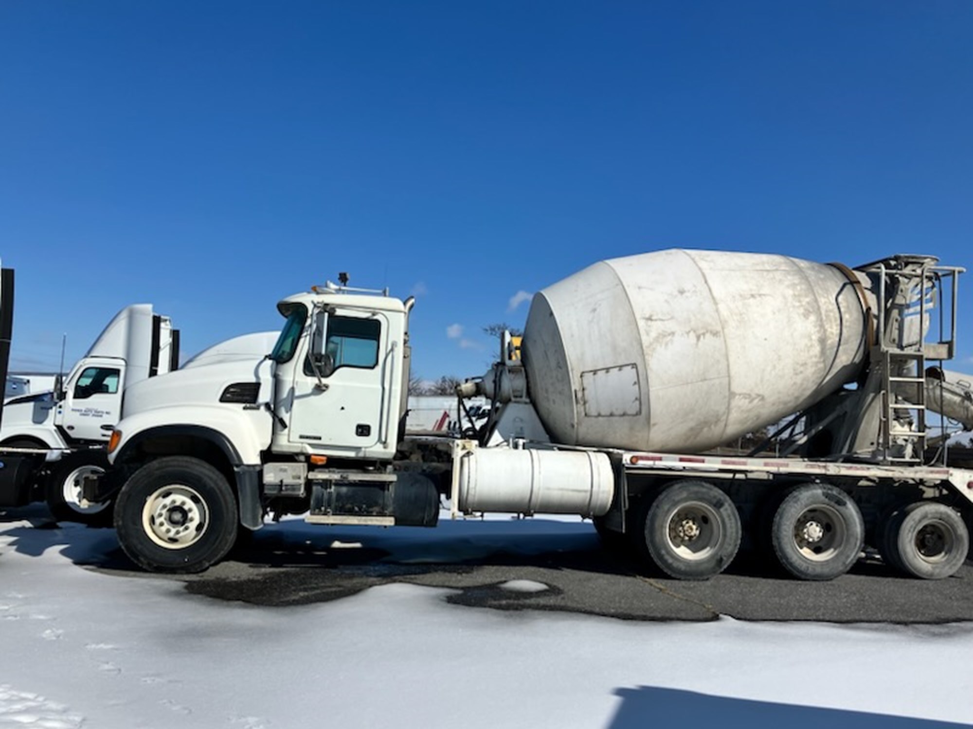 2006 Mack CV713 Granite 2006 Mack CV713 Granite - image 3 of 5