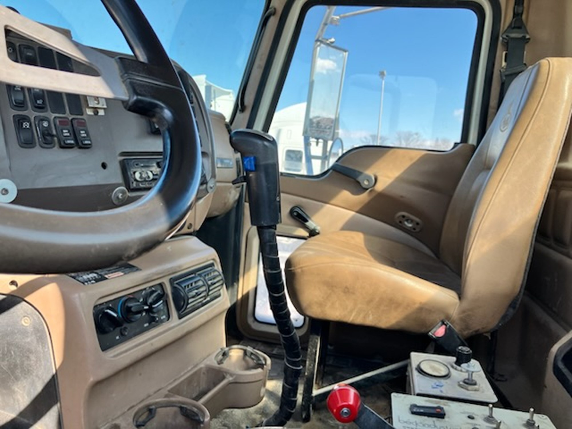 2006 Mack CV713 Granite 2006 Mack CV713 Granite - image 5 of 5