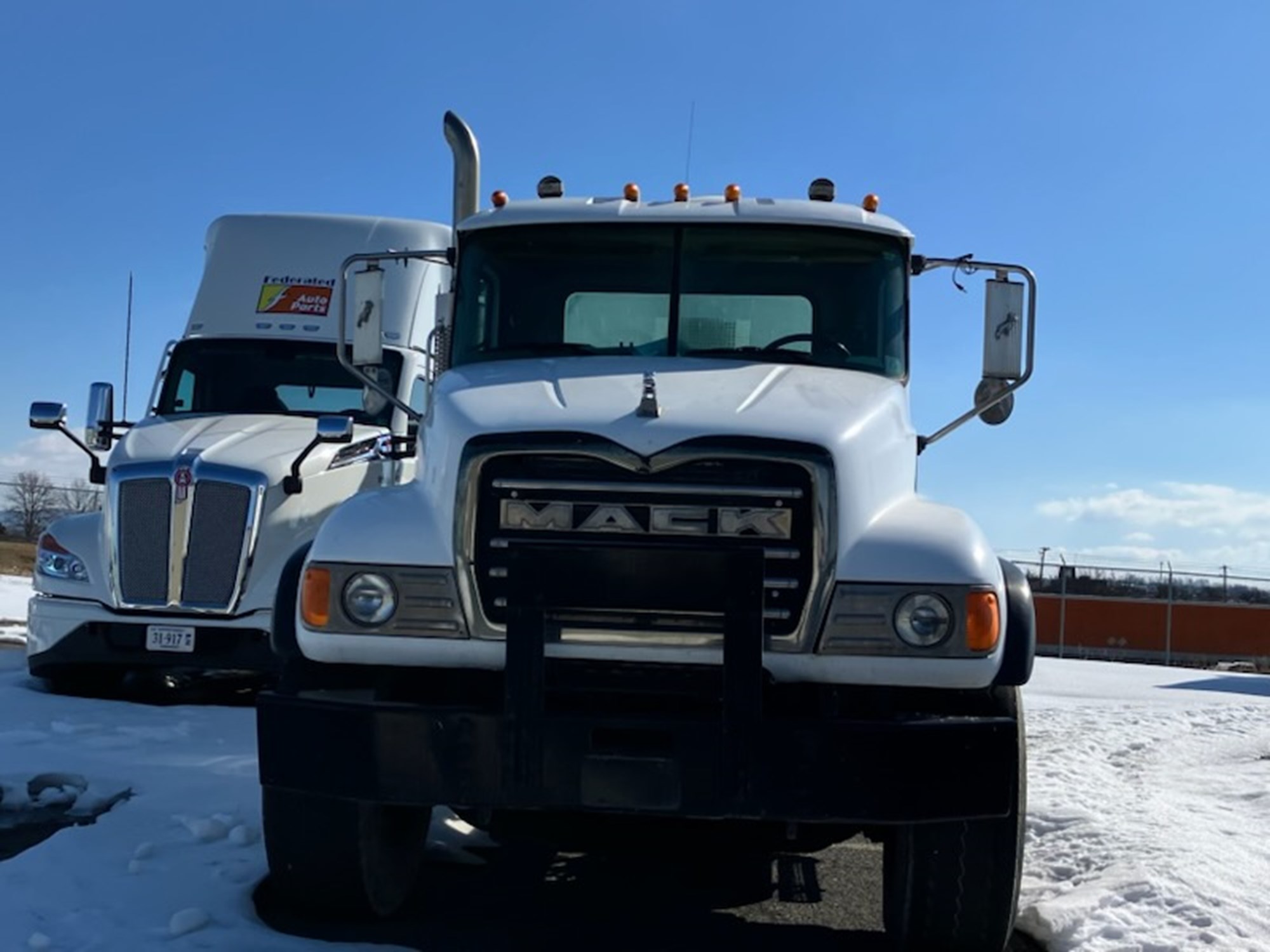 2007 Mack CV713 Granite 2007 Mack CV713 Granite - image 2 of 4