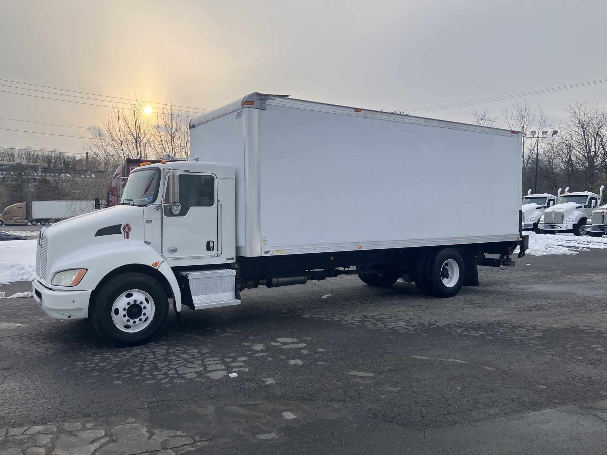 2011 Kenworth T270 - image 1 of 6