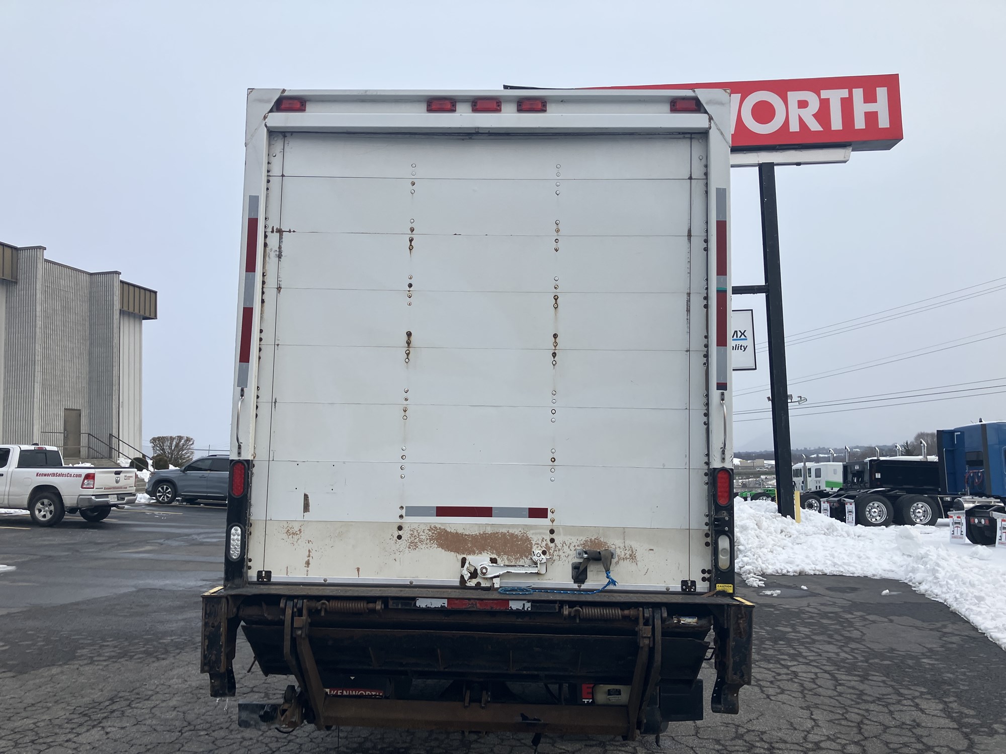 2011 Kenworth T270 - image 6 of 6