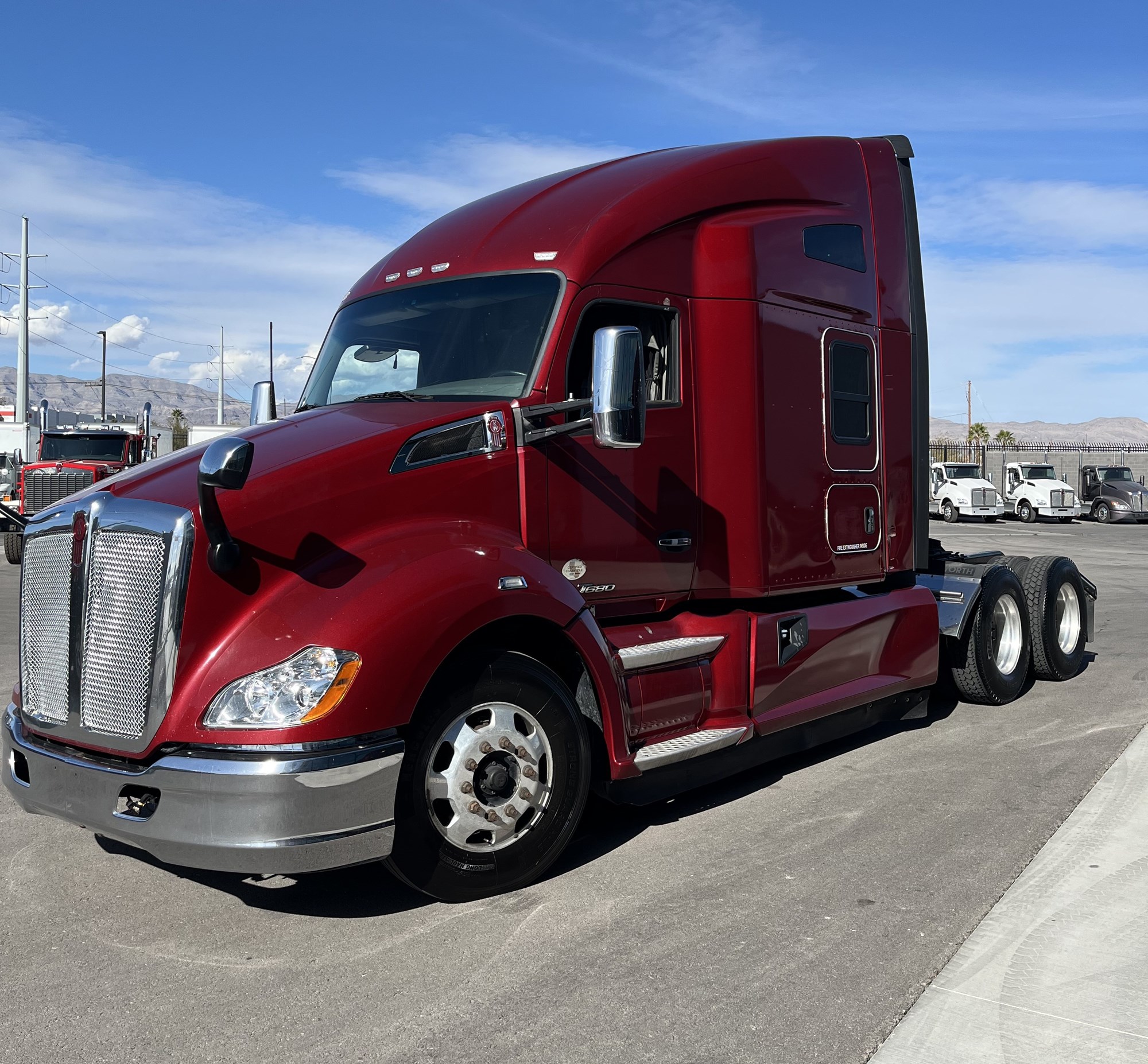 2018 Kenworth T680 2018 Kenworth T680 - image 2 of 6