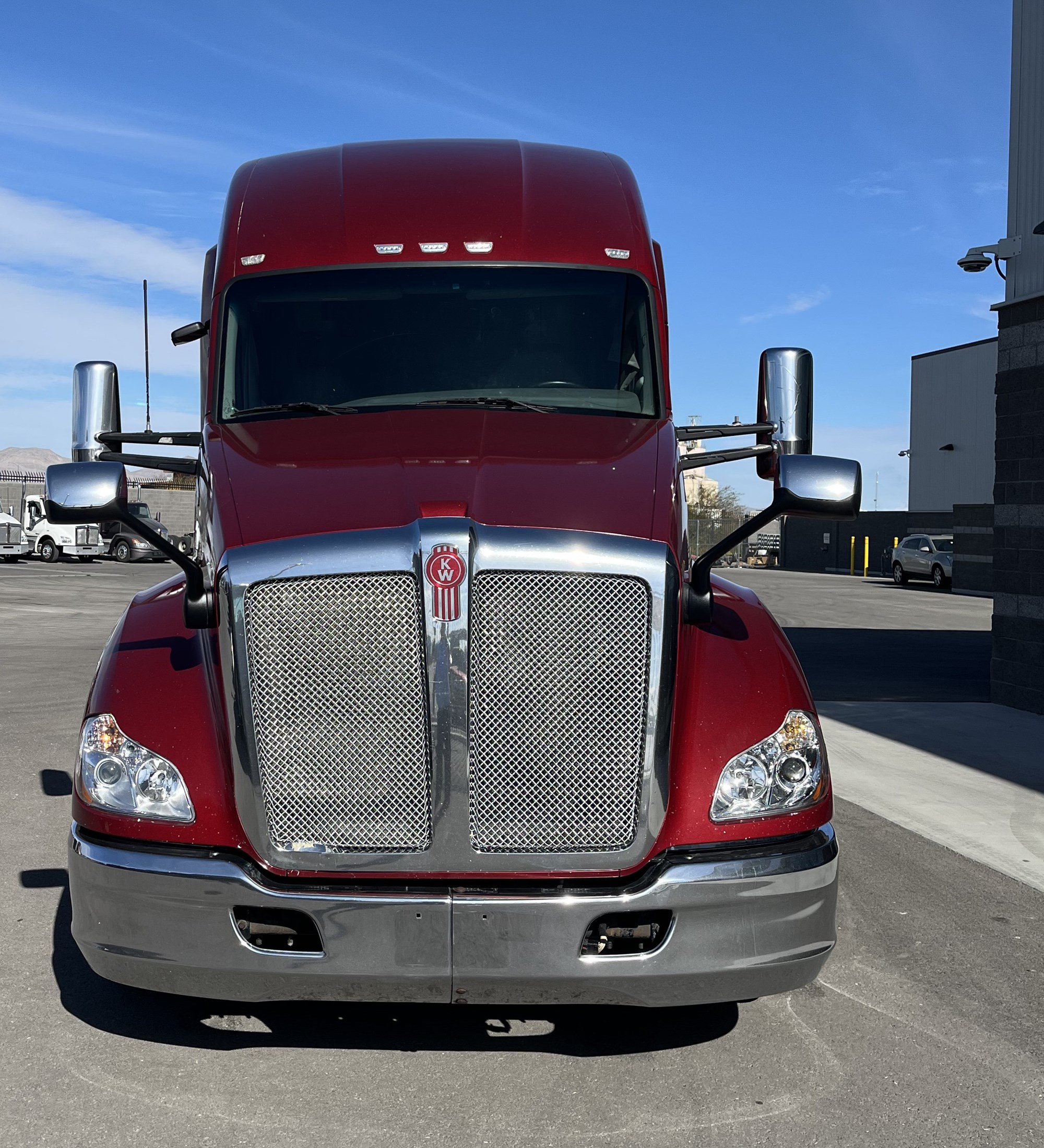 2018 Kenworth T680 - image 2 of 6